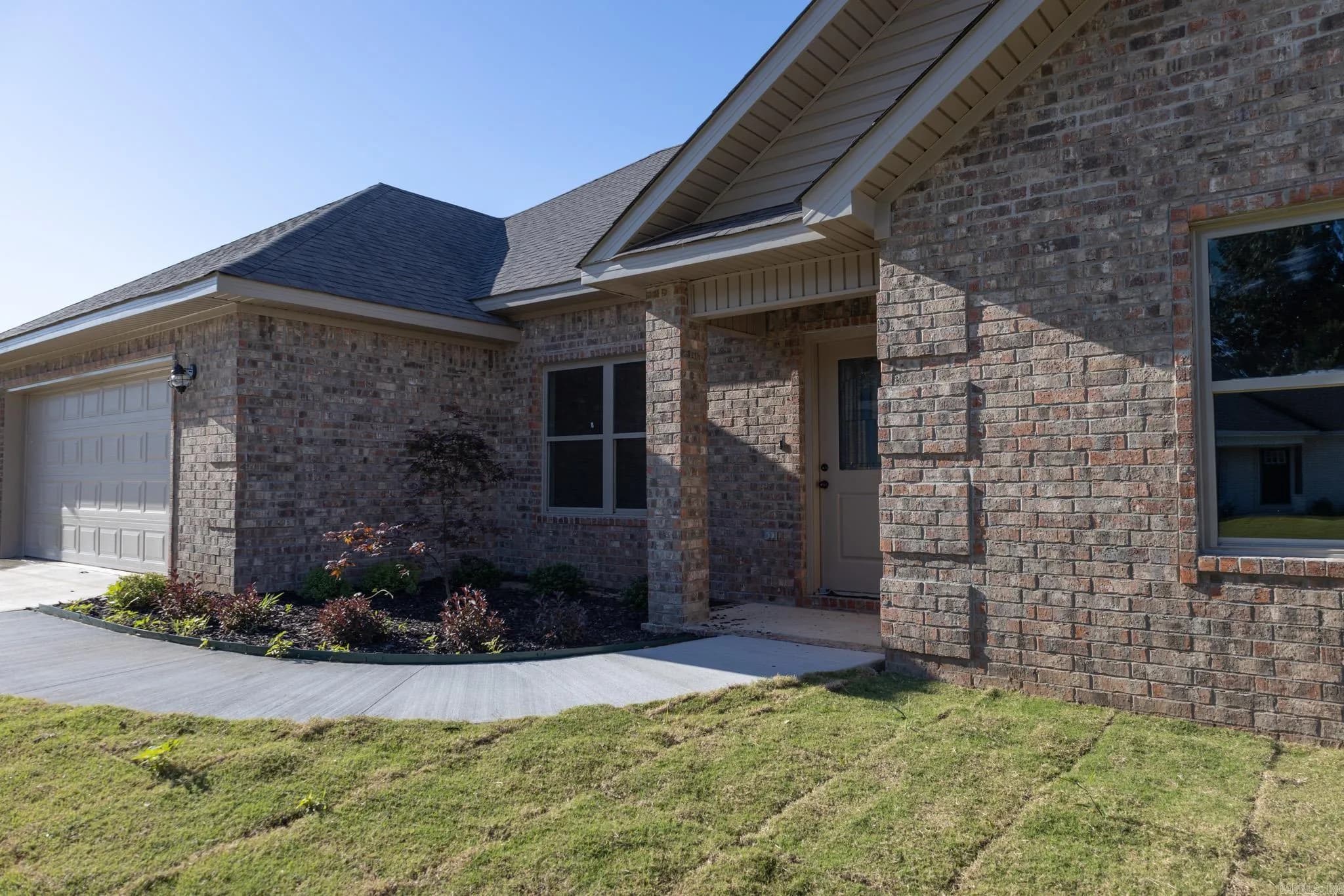 Property at 404  Gia - Image 5