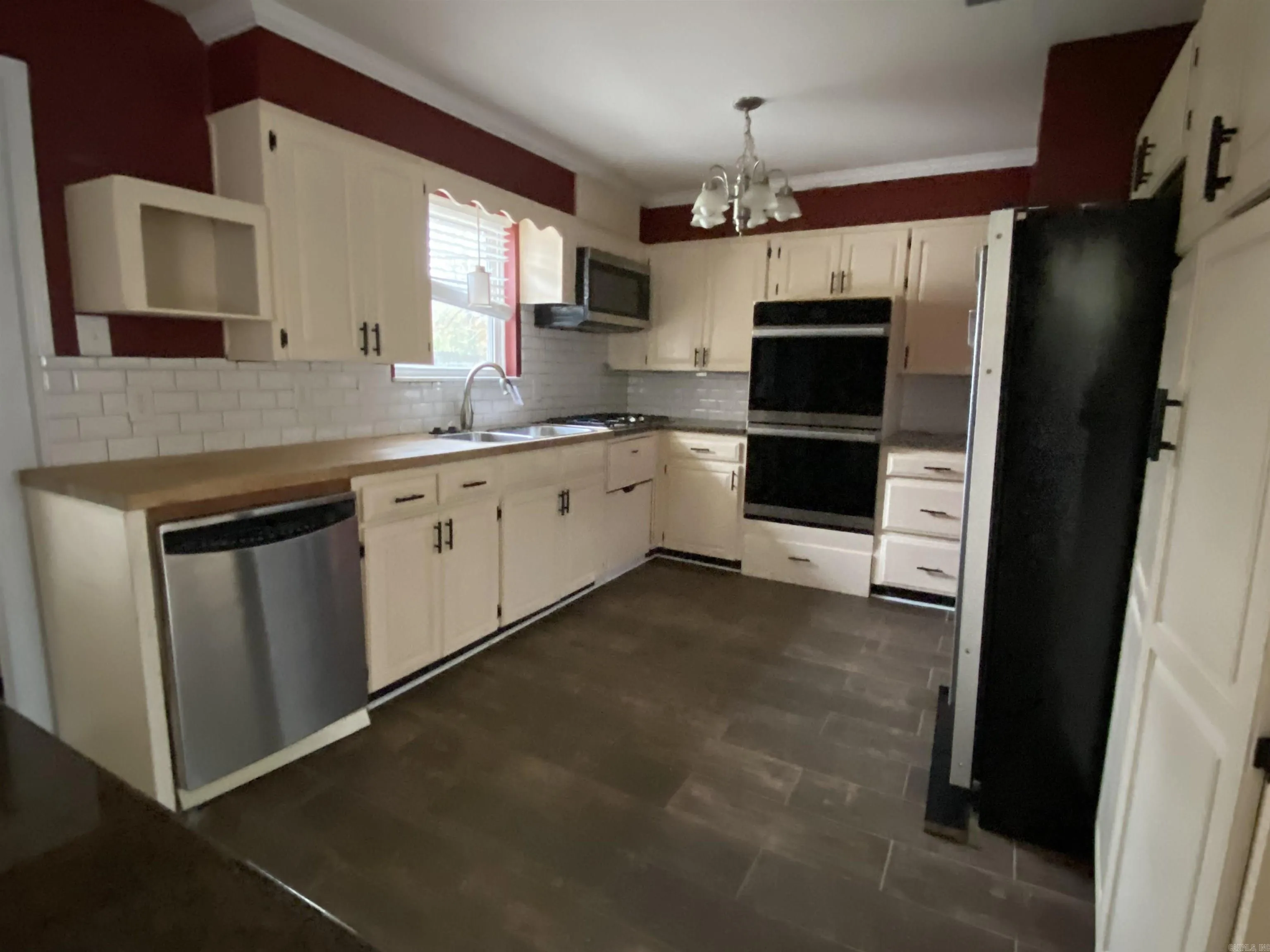Property at 5612  Division - Image 4