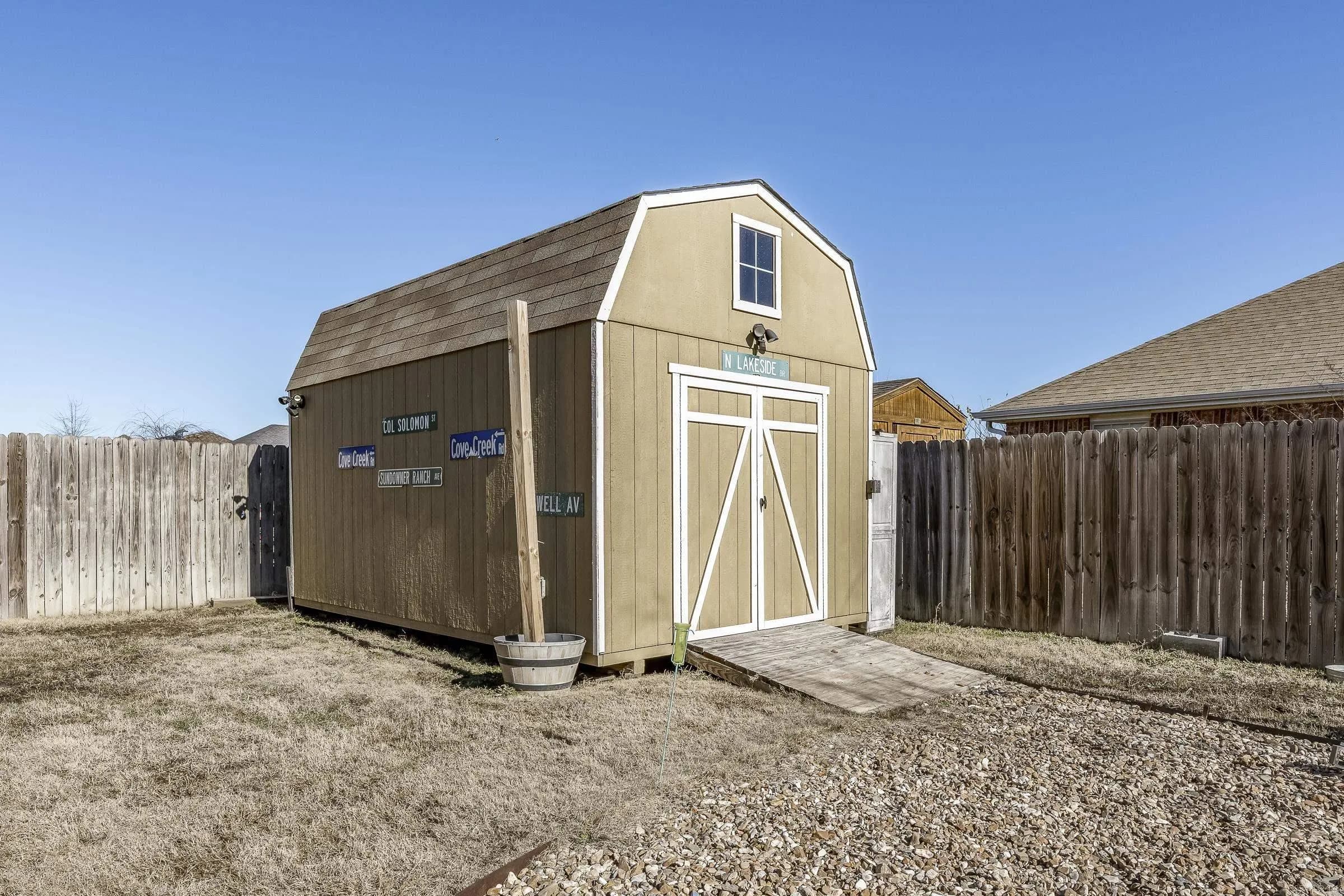 Property at 1631  Whiraway - Image 22