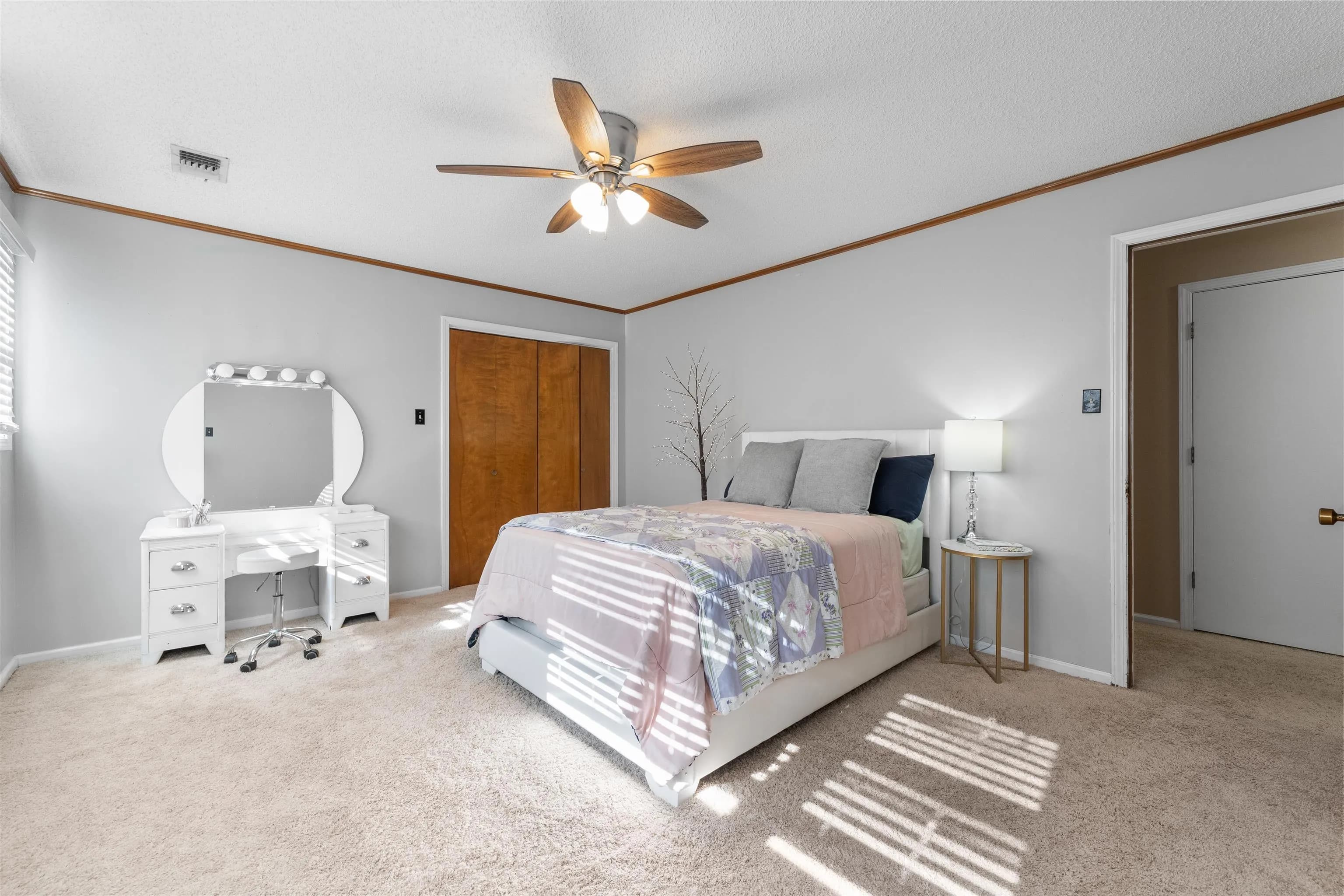 Property at 5809  N hills blvd - Image 37
