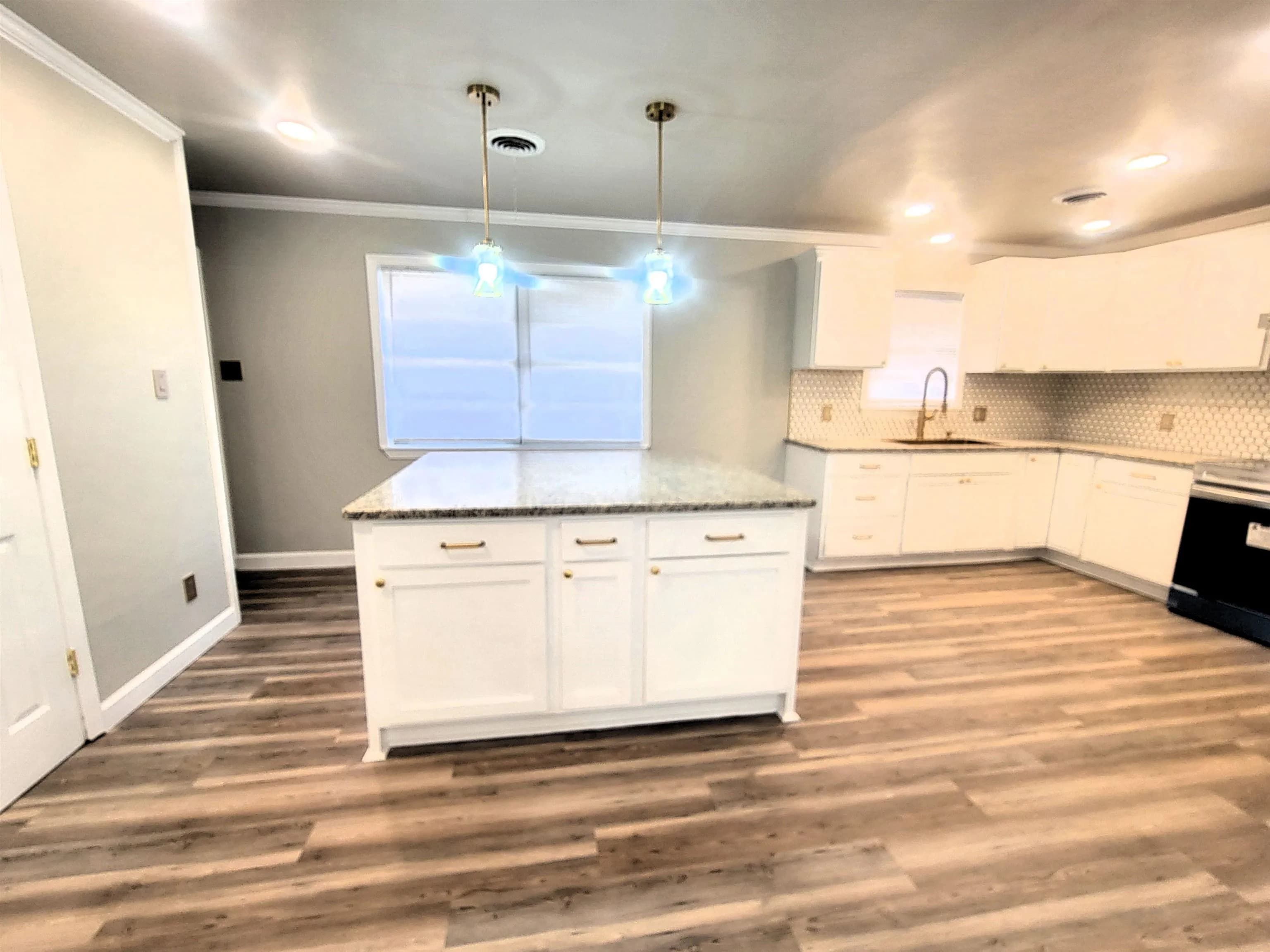 Property at 1403  Arrowhead - Image 19