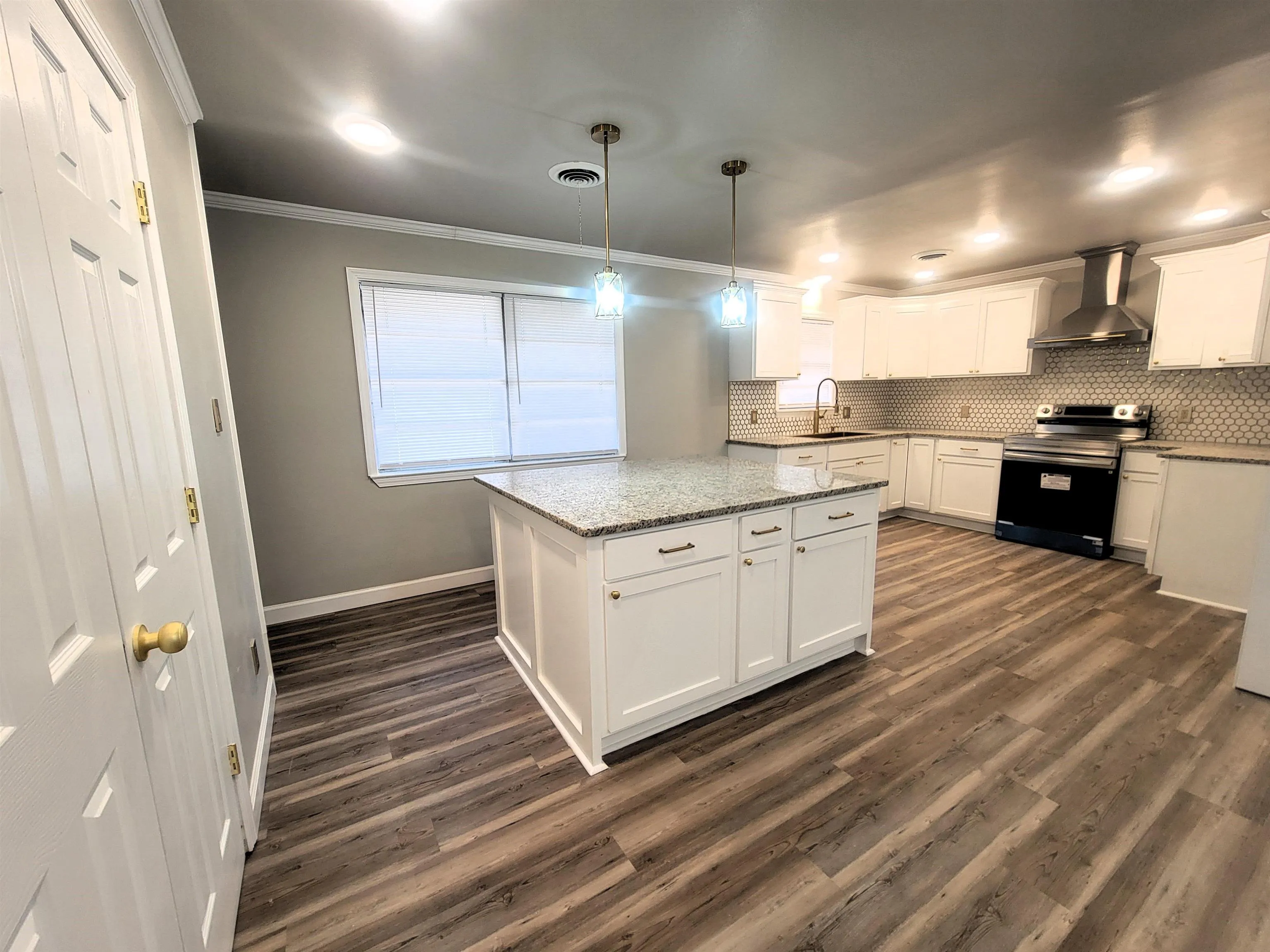Property at 1403  Arrowhead - Image 18