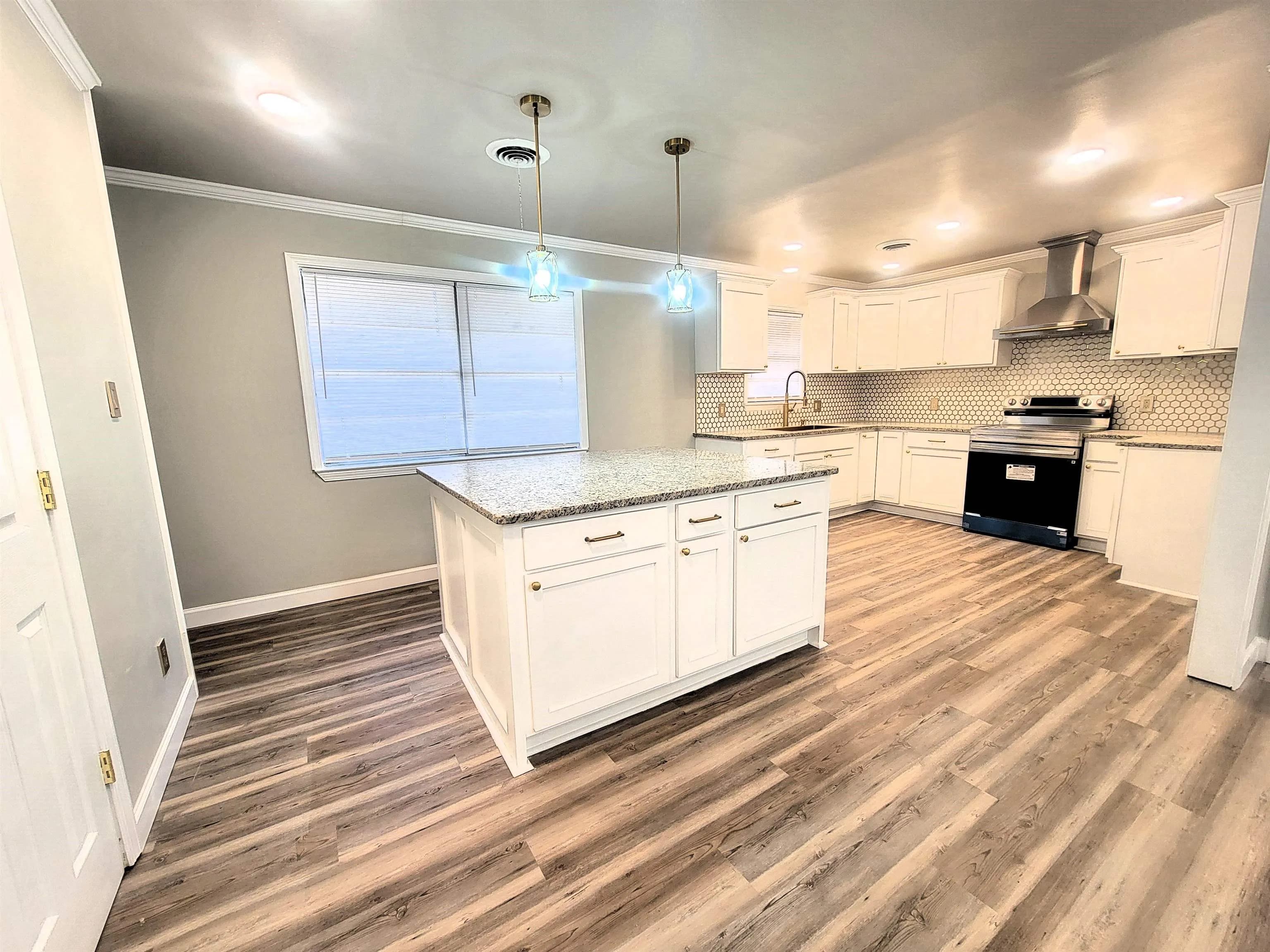Property at 1403  Arrowhead - Image 15