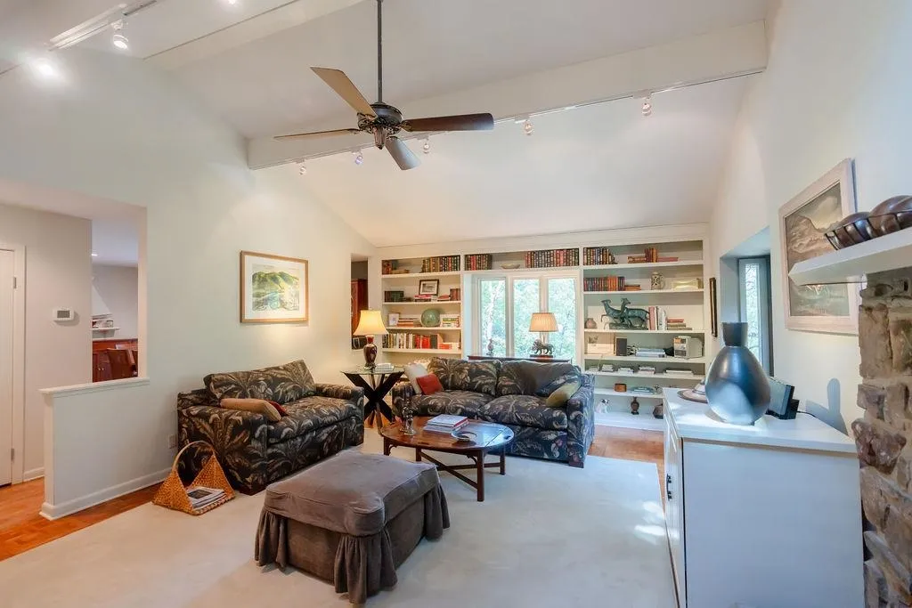 Property at 452  Stony ridge - Image 10