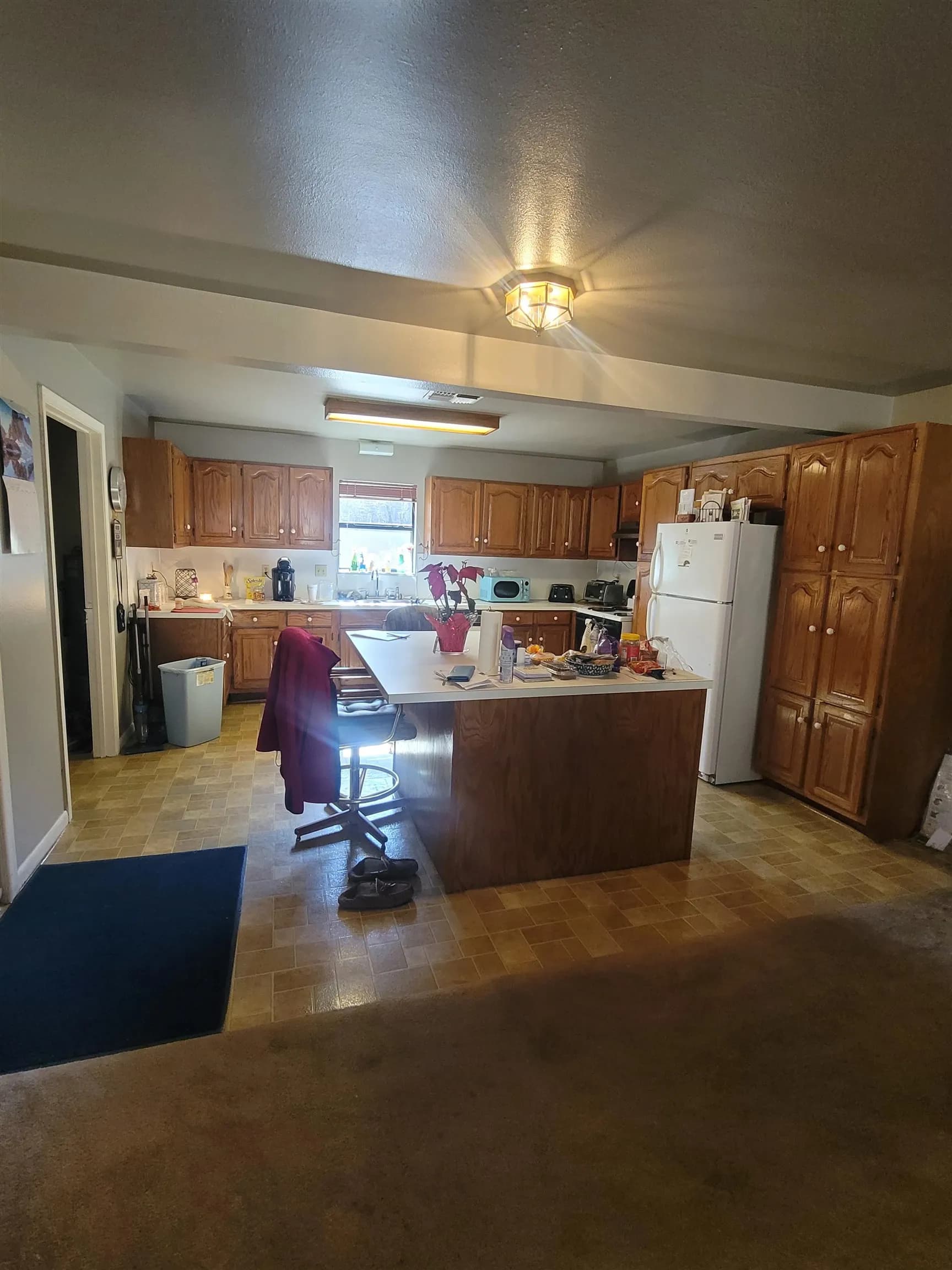 Property at 2400  Weekly - Image 2