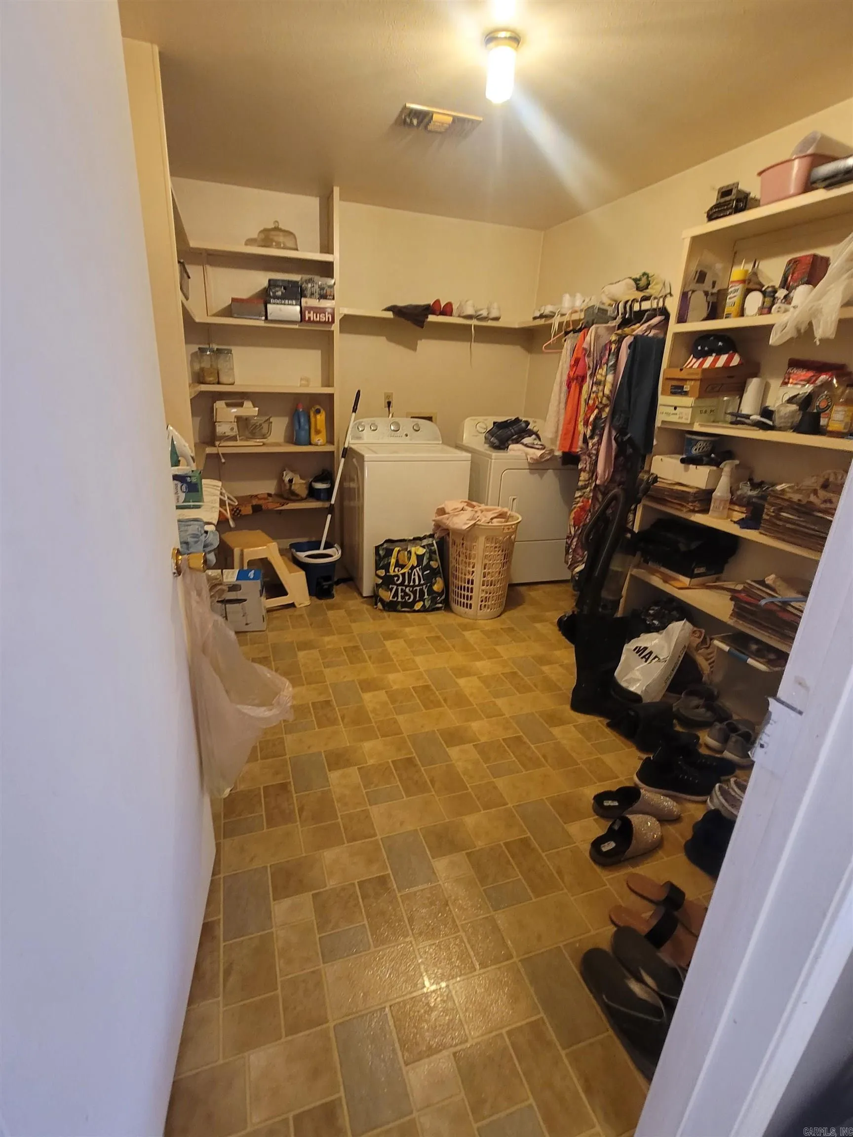 Property at 2400  Weekly - Image 12