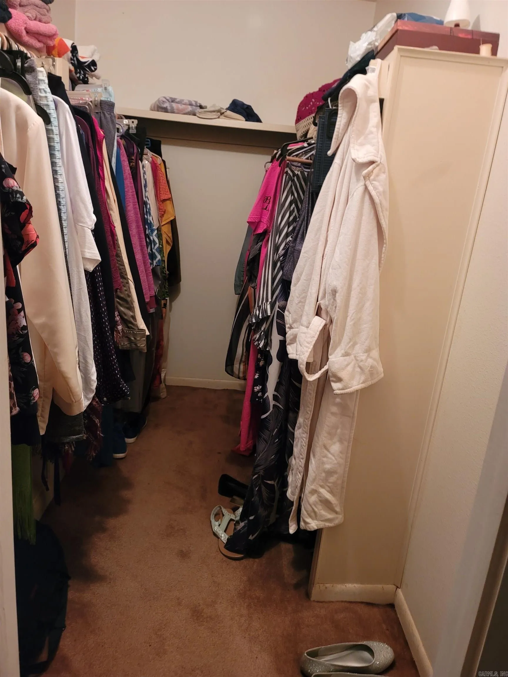 Property at 2400  Weekly - Image 11
