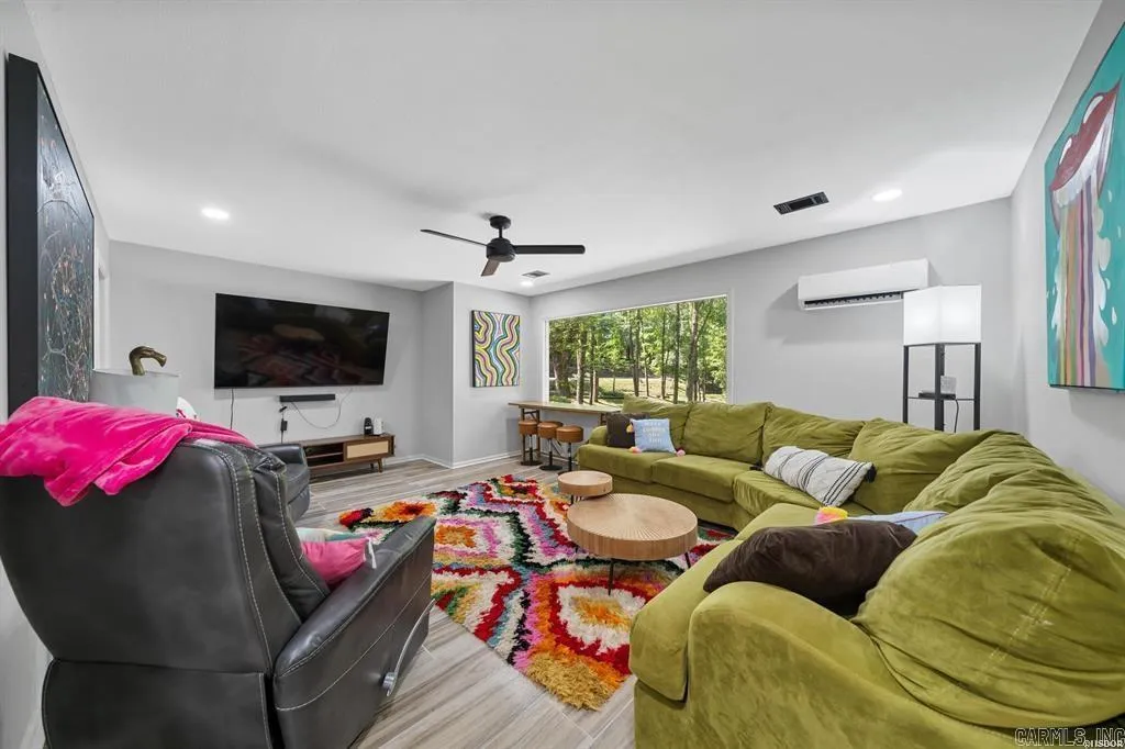 Property at 104  Bluebird - Image 33