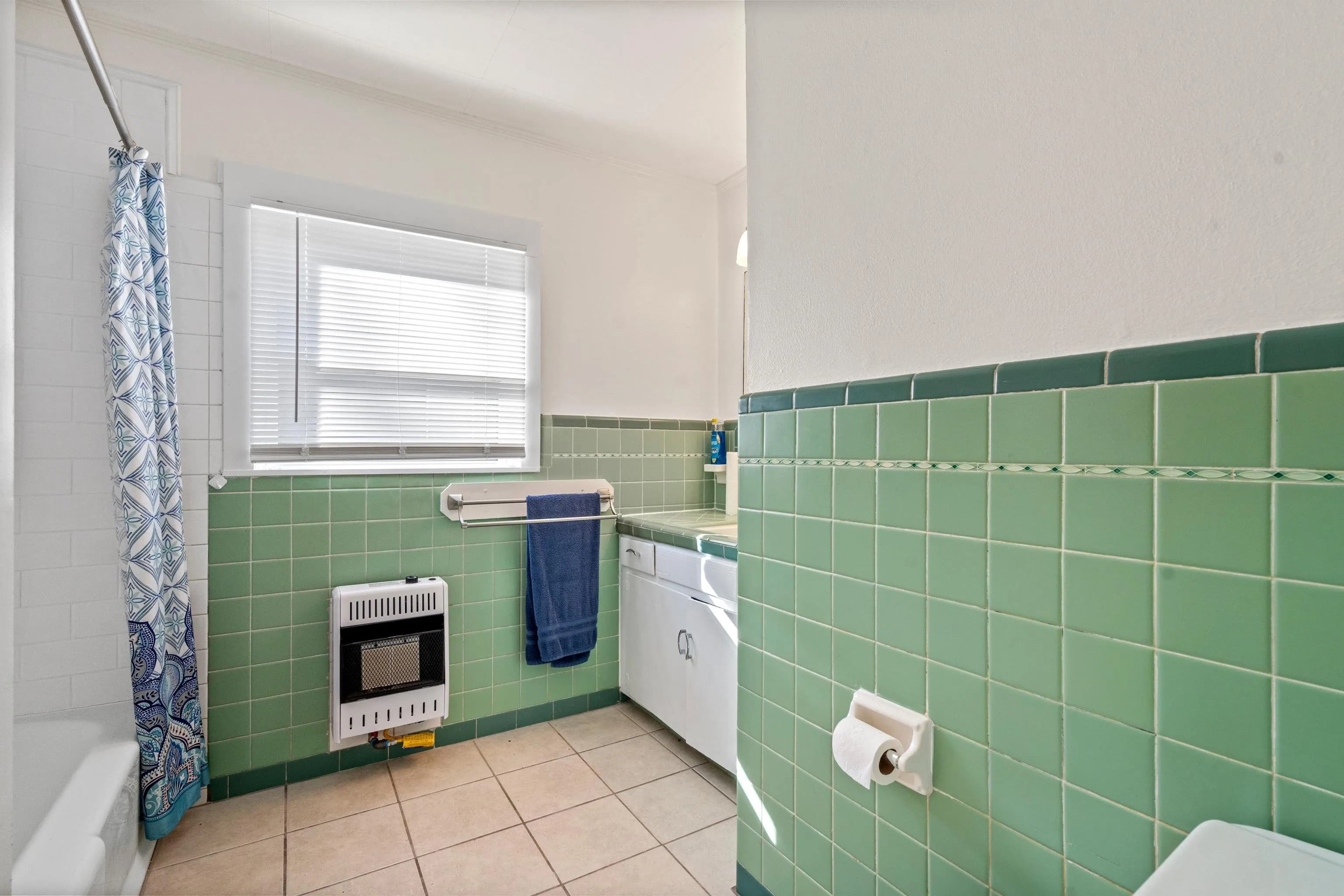 Property at 804  Halbert - Image 25