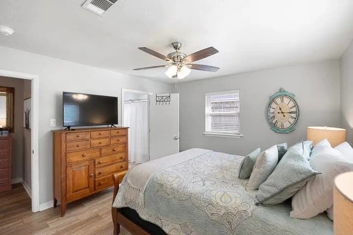Property at 902 W 18th terrace - Image 16