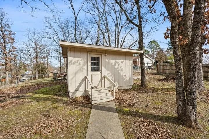 Property at 902 W 18th terrace - Image 33