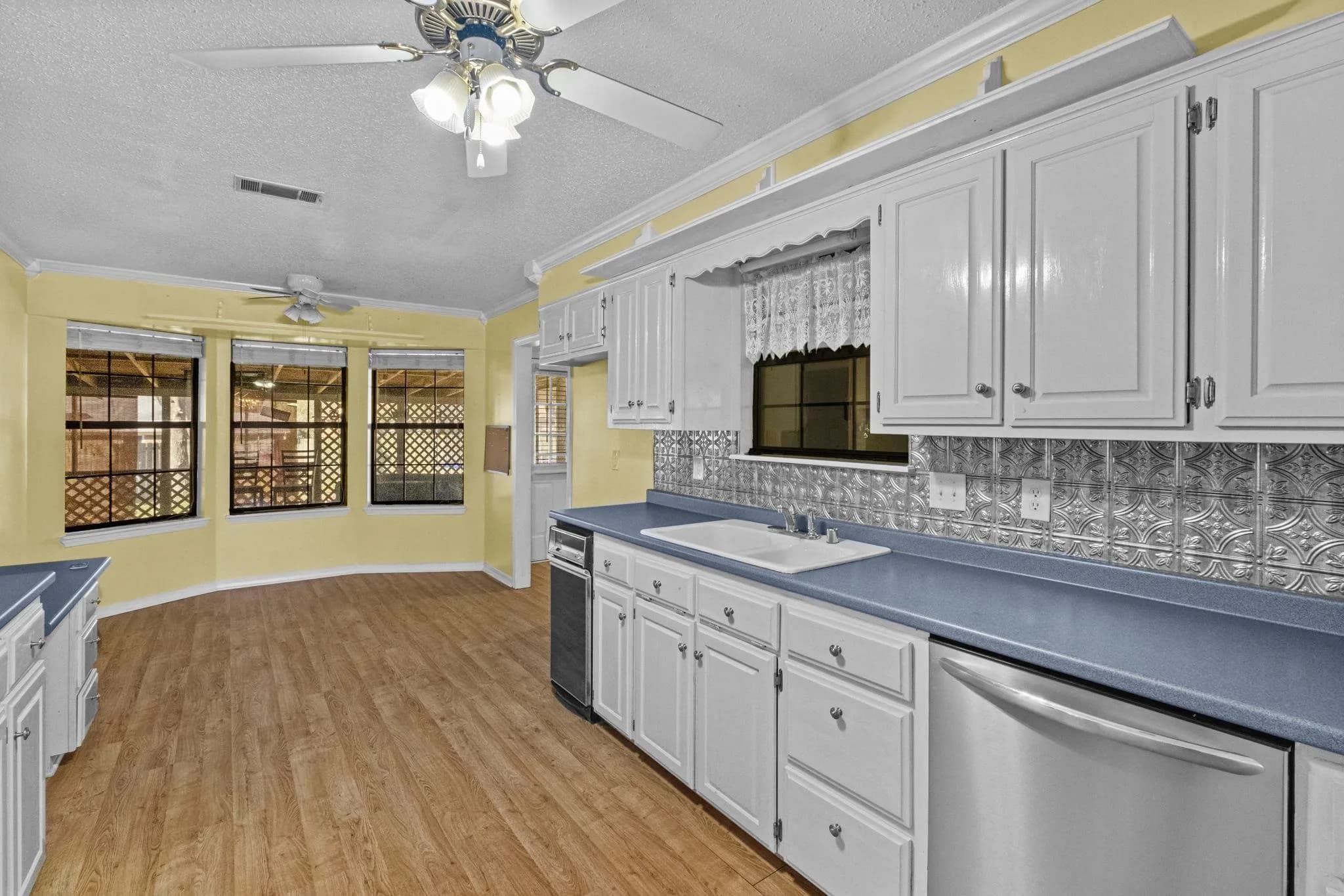 Property at 67  Falcon - Image 12