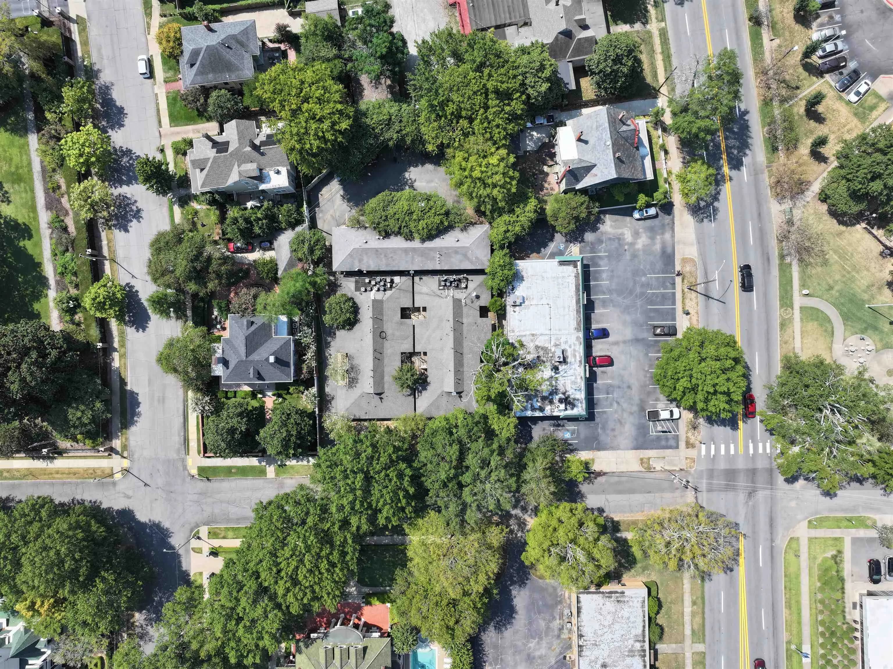 Property at 1312  Louisiana - Image 10