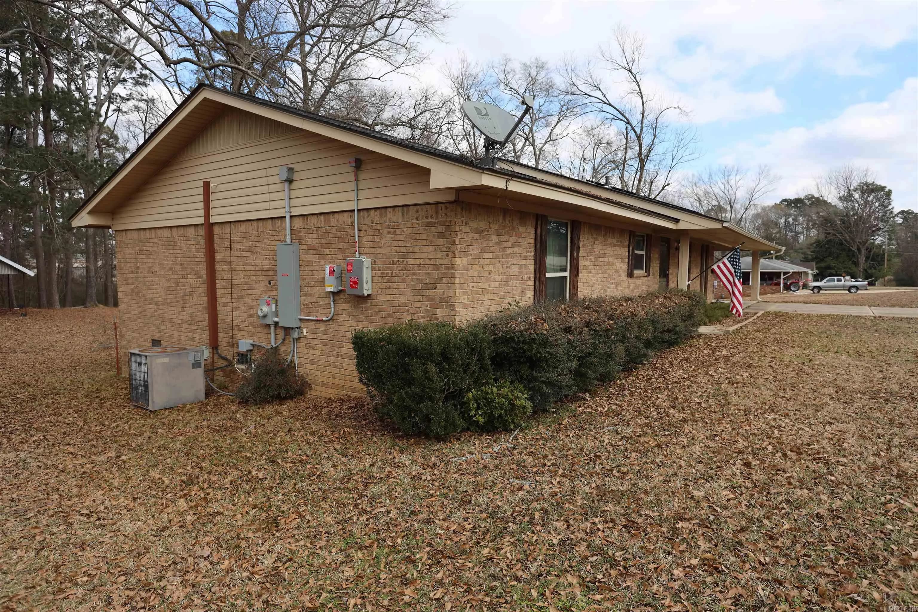 Property at 609 E Cedar - Image 4