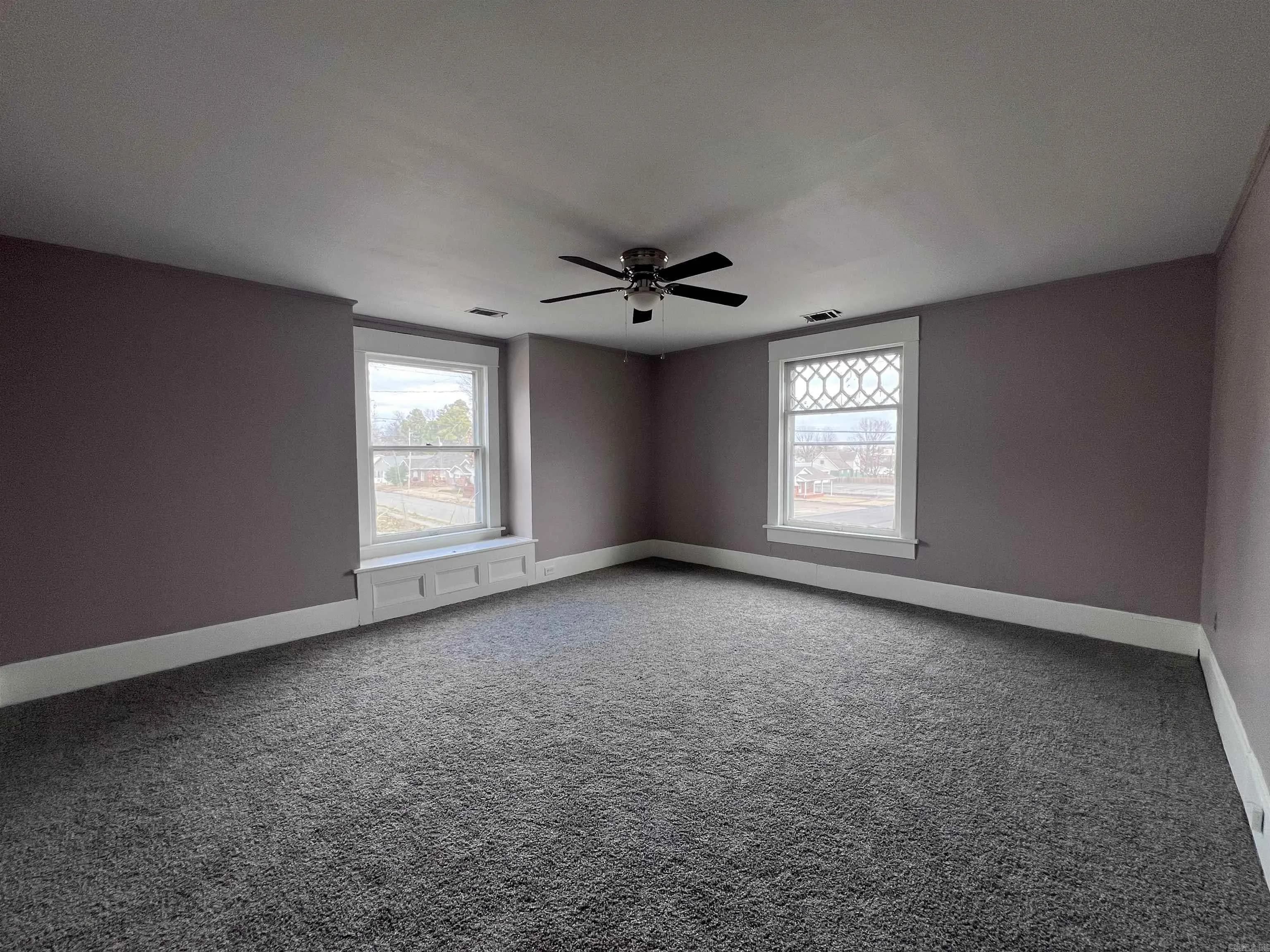 Property at 400 W Poplar - Image 14