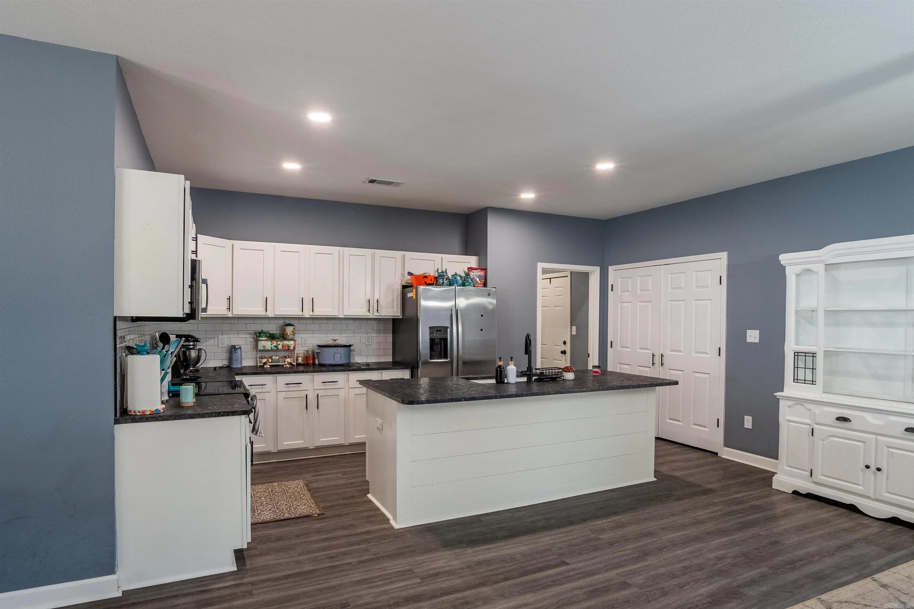 Property at 5105  Wagon trail - Image 17