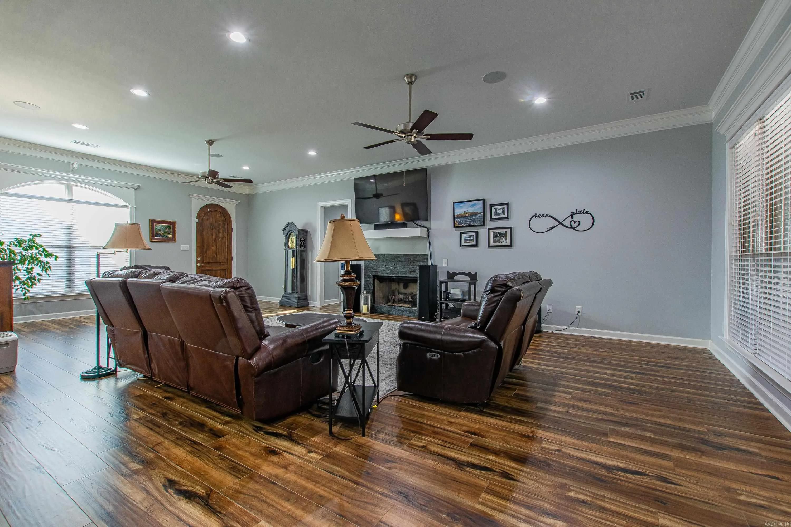 Property at 9800  Oak forest lane - Image 5