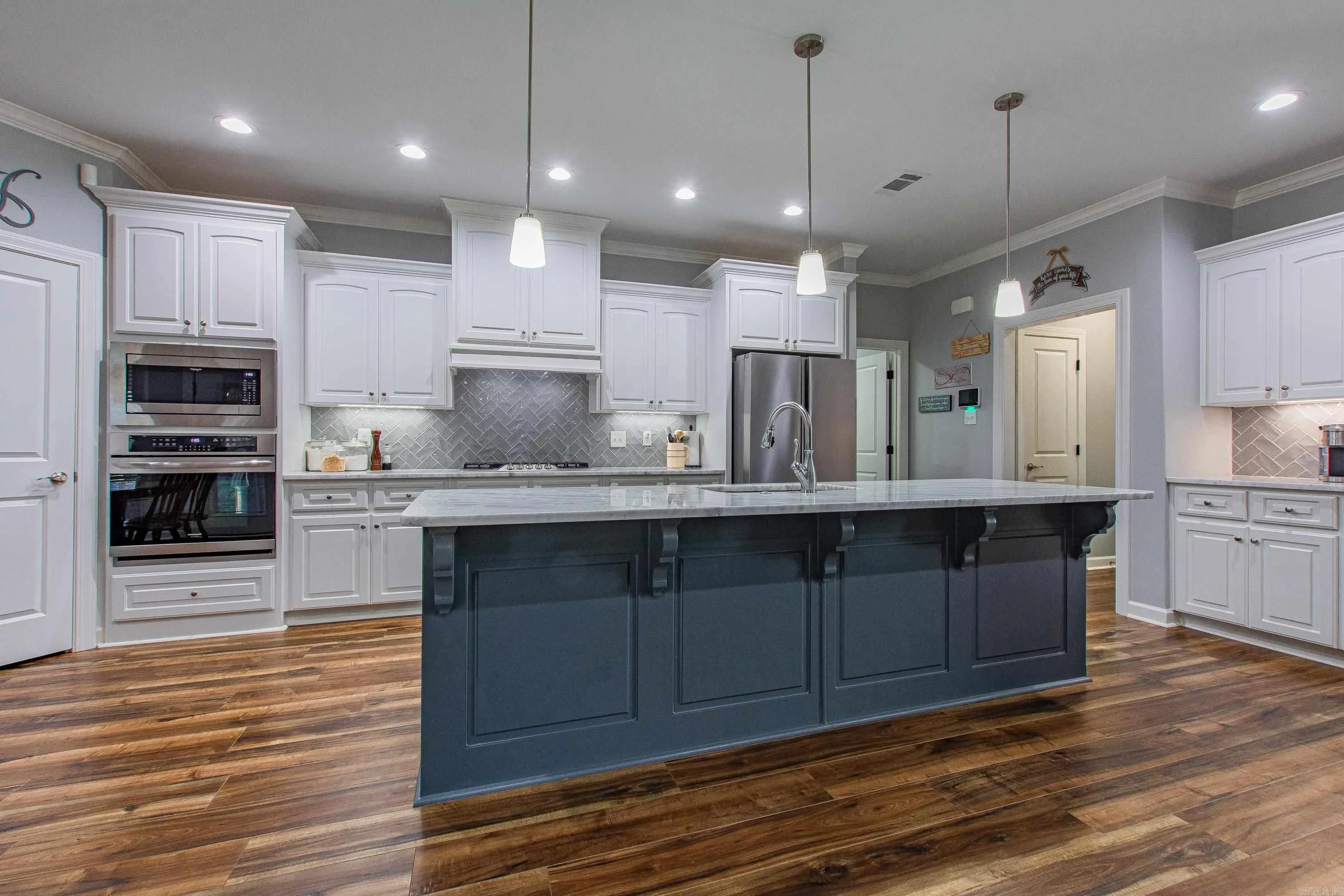 Property at 9800  Oak forest lane - Image 11