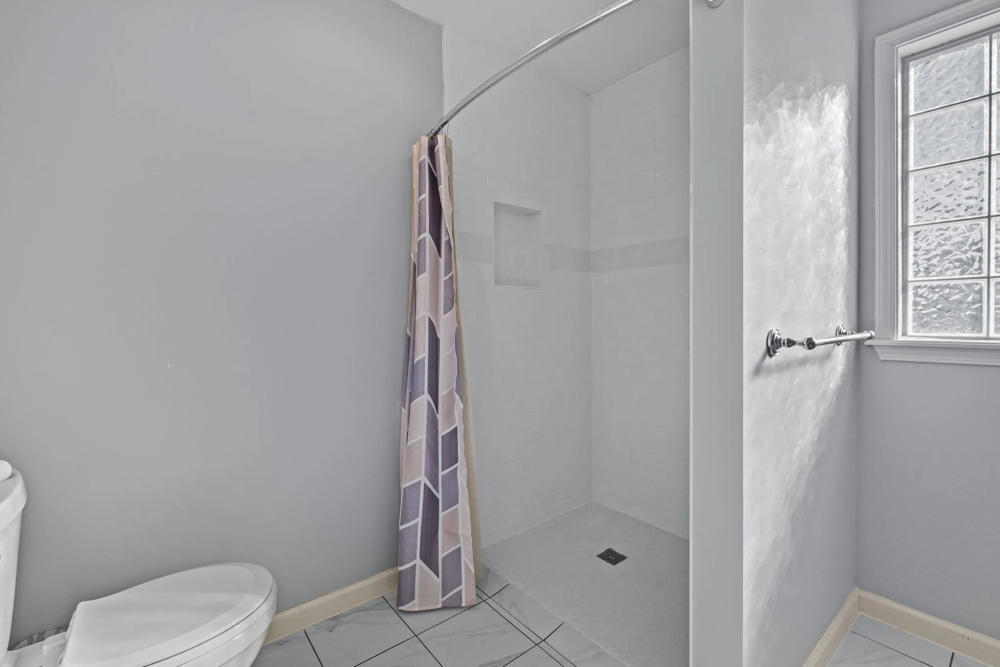 Property at 403  Dakota - Image 17