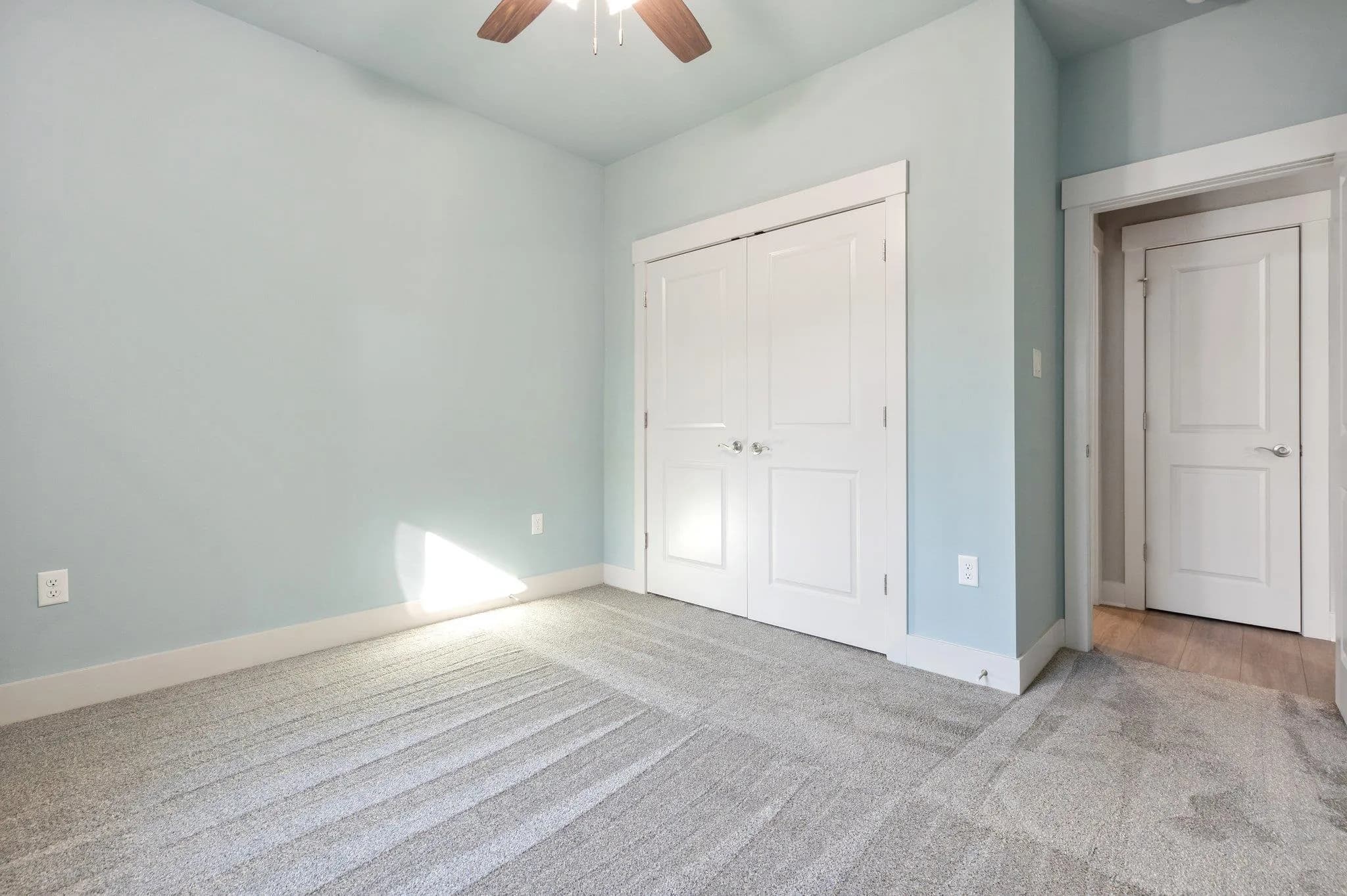 Property at 225  Reuben - Image 31