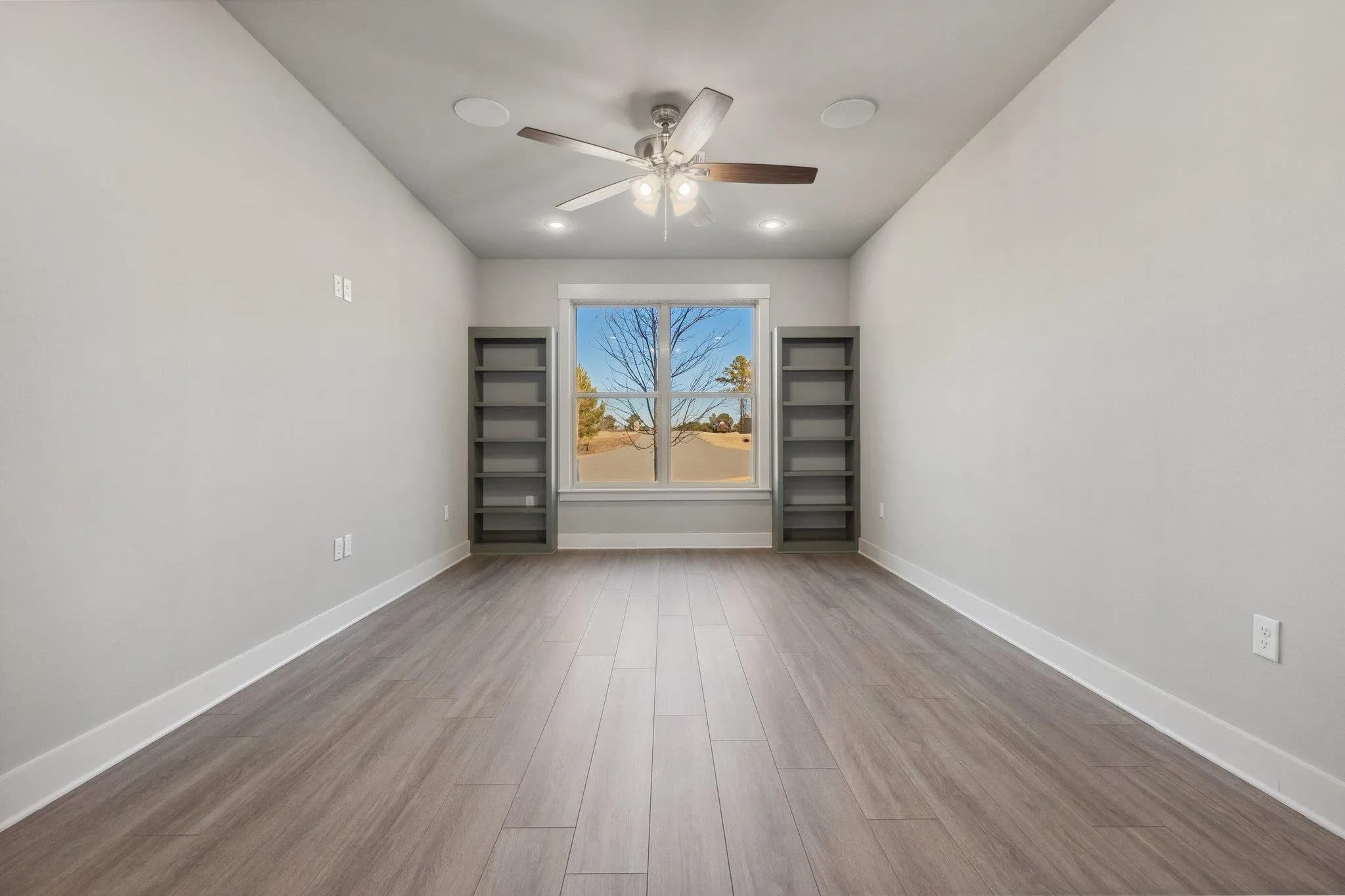 Property at 225  Reuben - Image 18