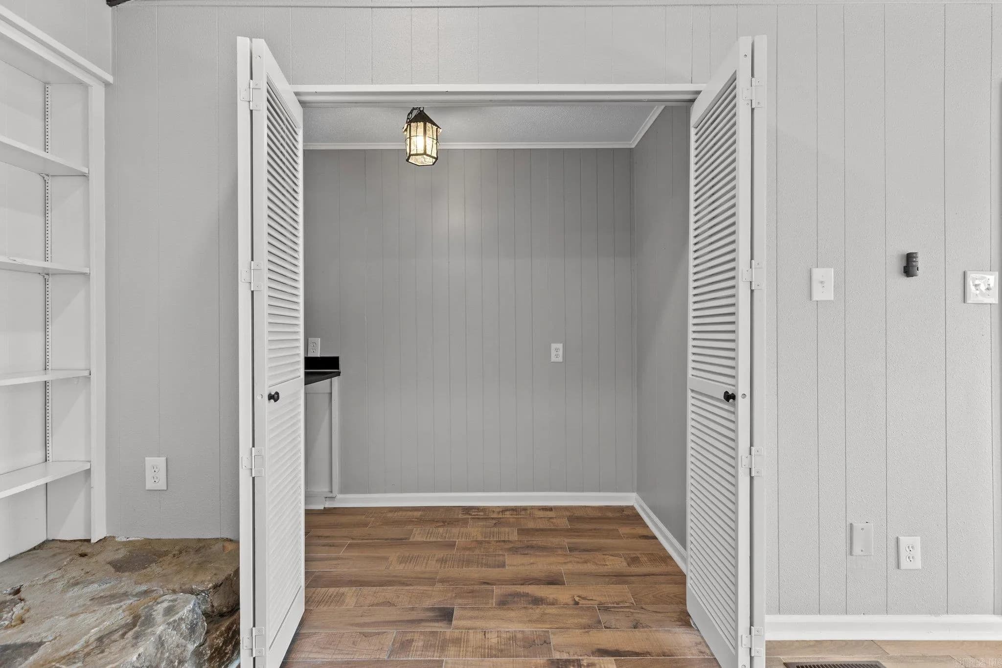 Property at 5  Jamestown - Image 10
