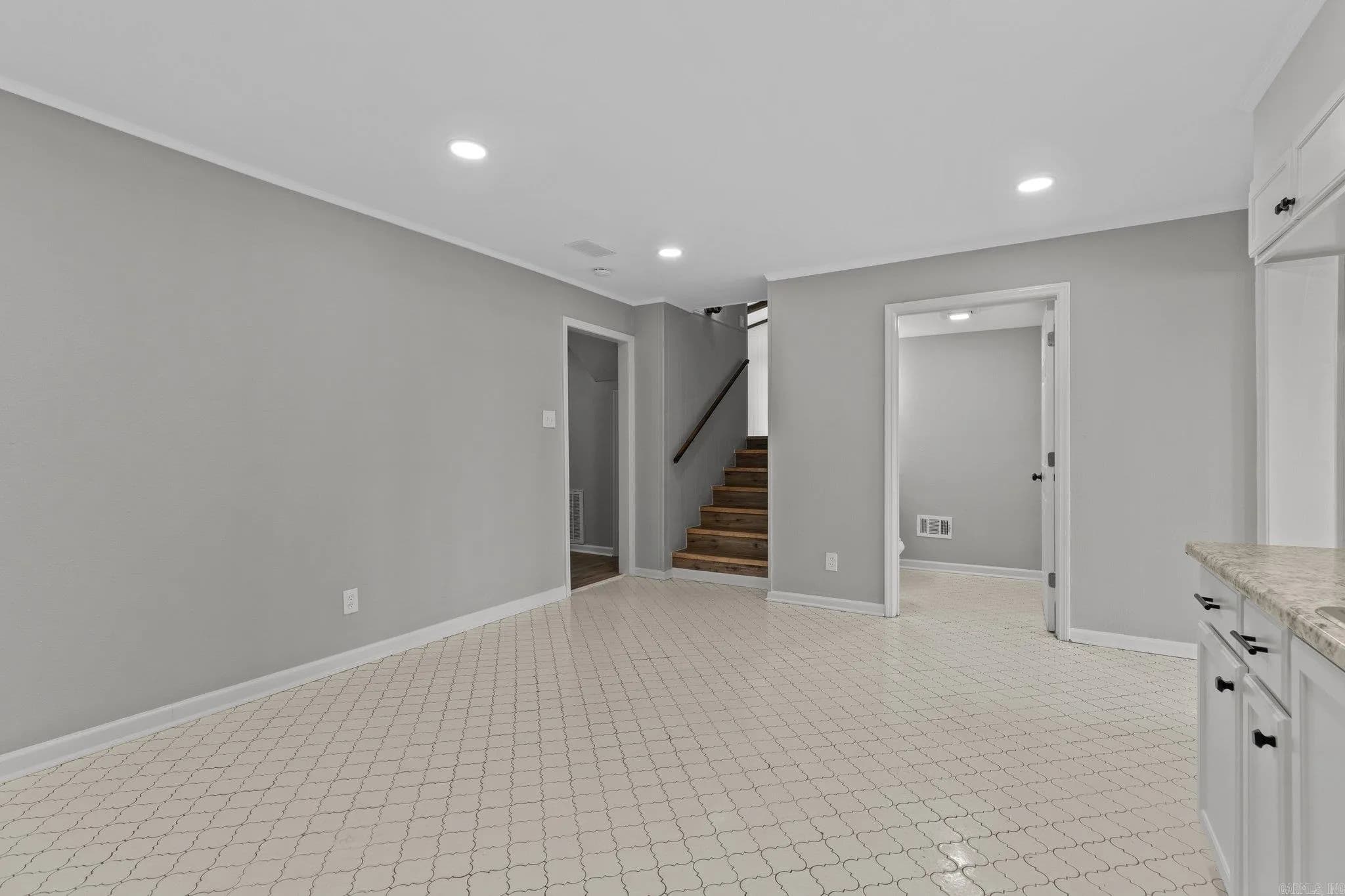 Property at 5  Jamestown - Image 18