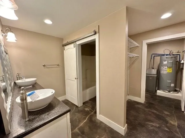Property at 3700  Simons - Image 19
