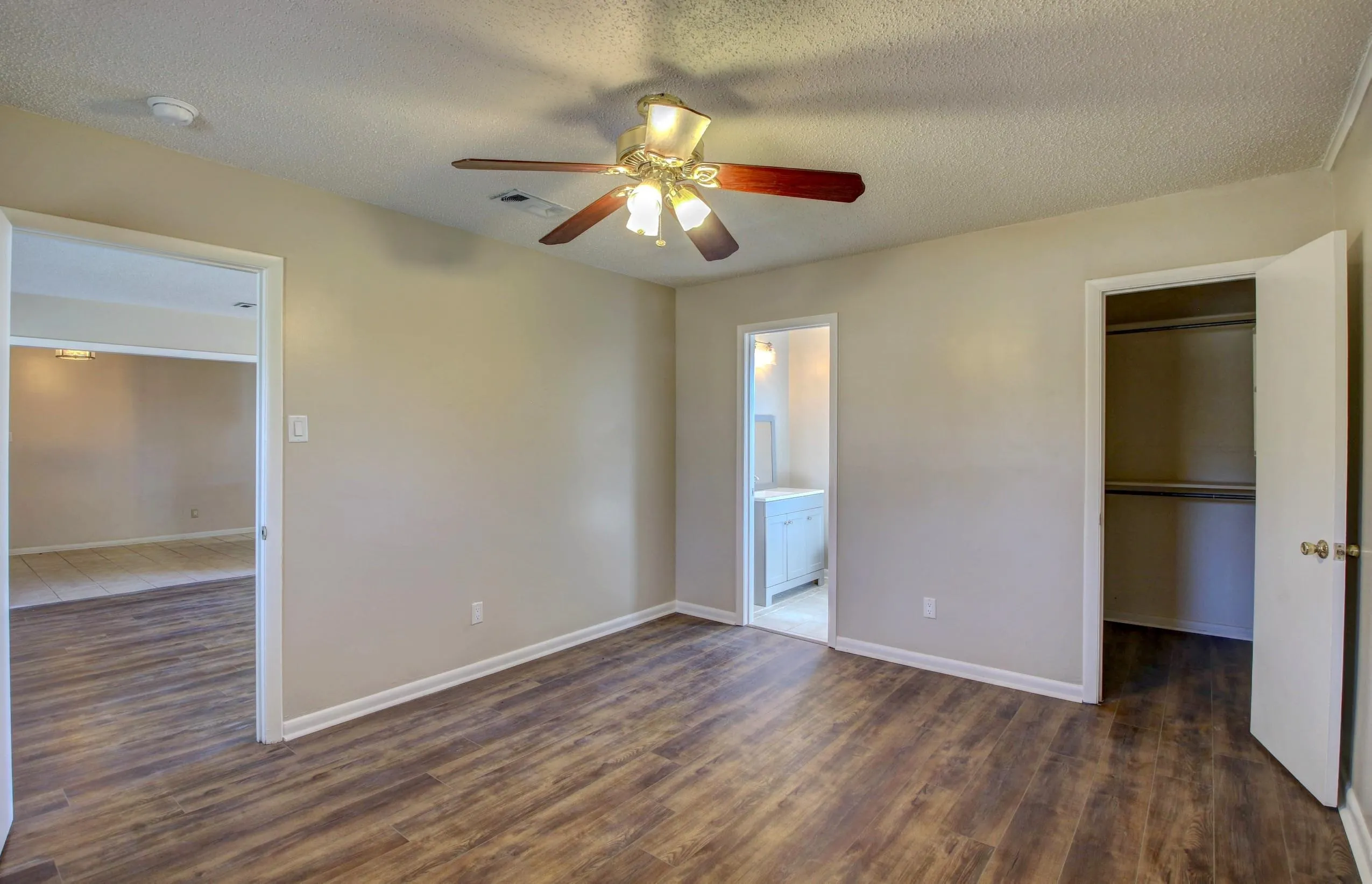 Property at 8  Woodmere - Image 30
