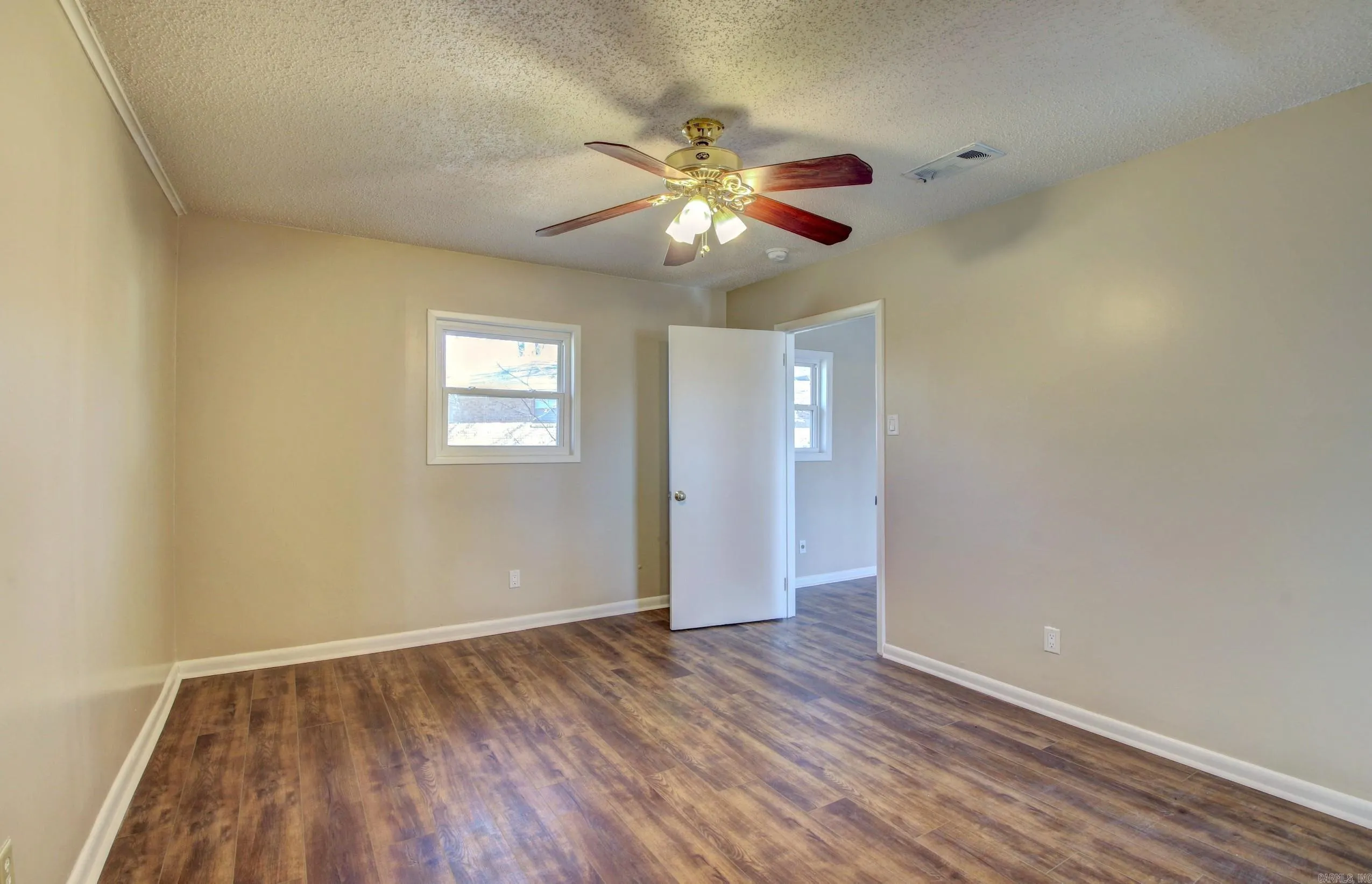 Property at 8  Woodmere - Image 31
