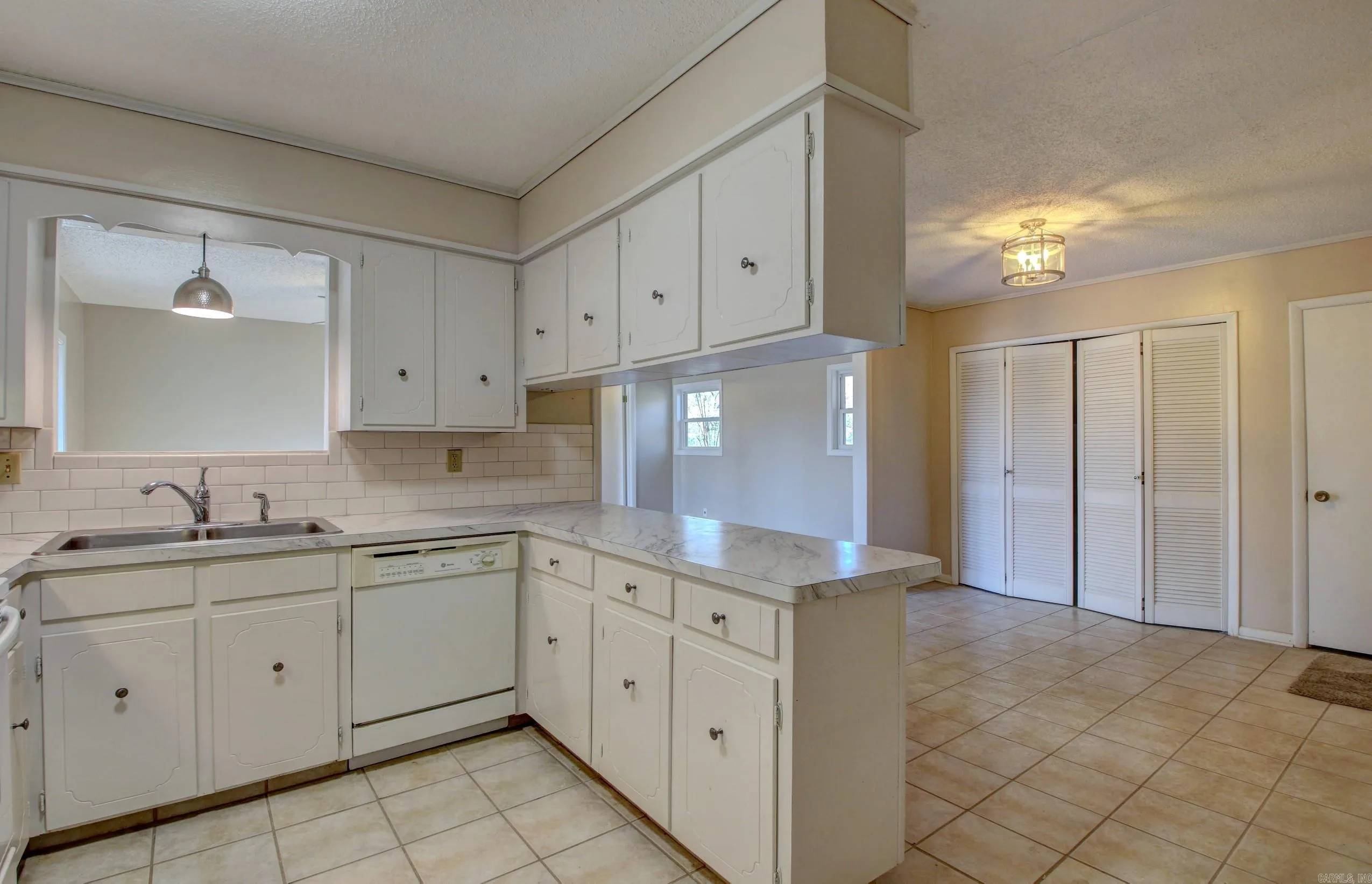 Property at 8  Woodmere - Image 18