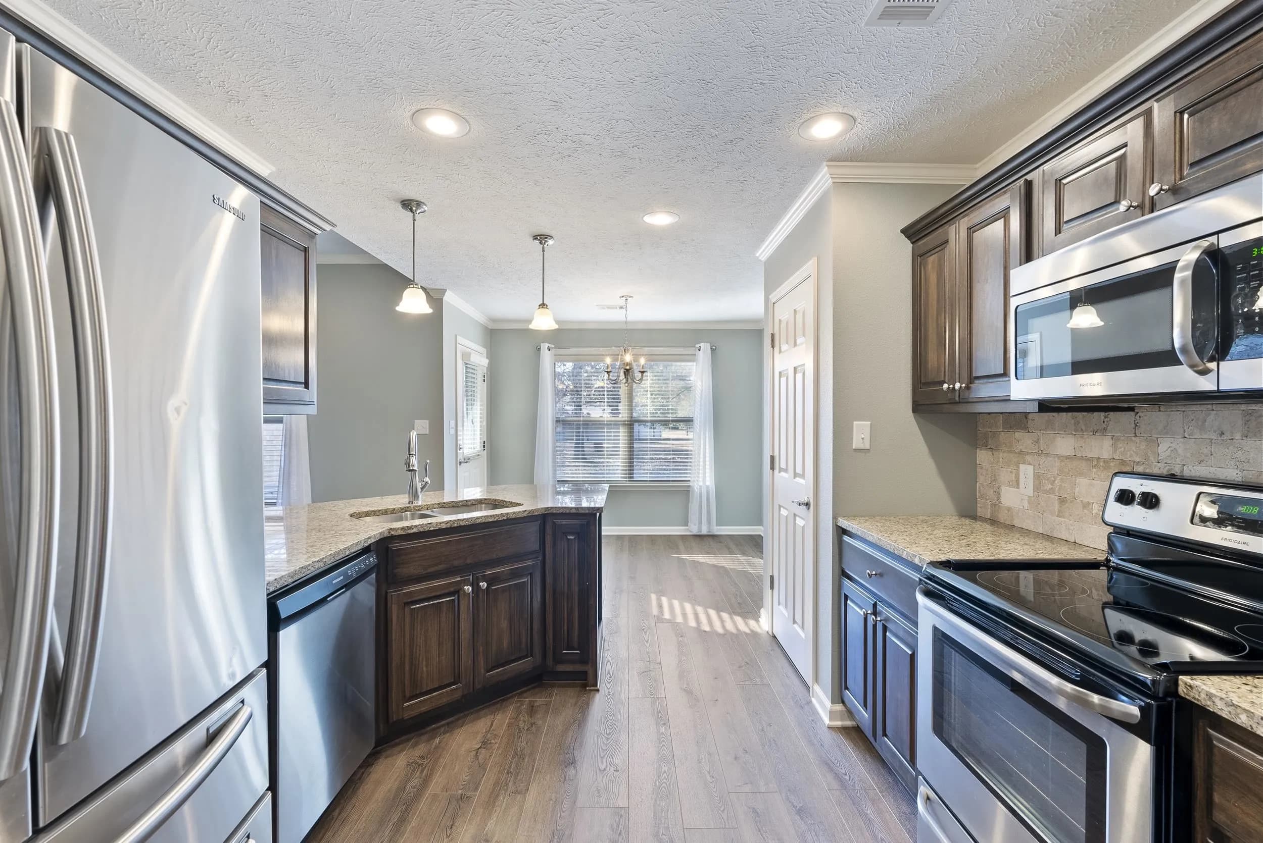 Property at 32  Weatherwood - Image 15
