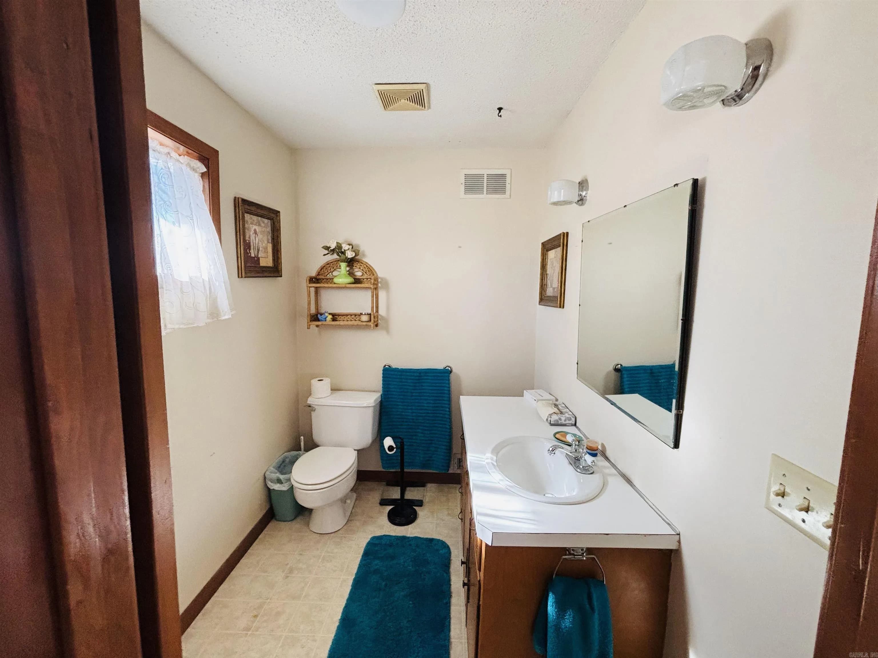 Property at 615 N Ridgeview - Image 26