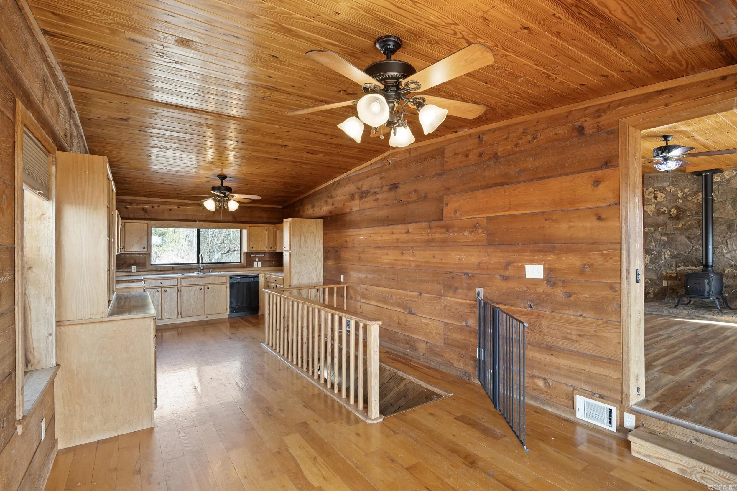 Property at 1504  Wildwood - Image 13
