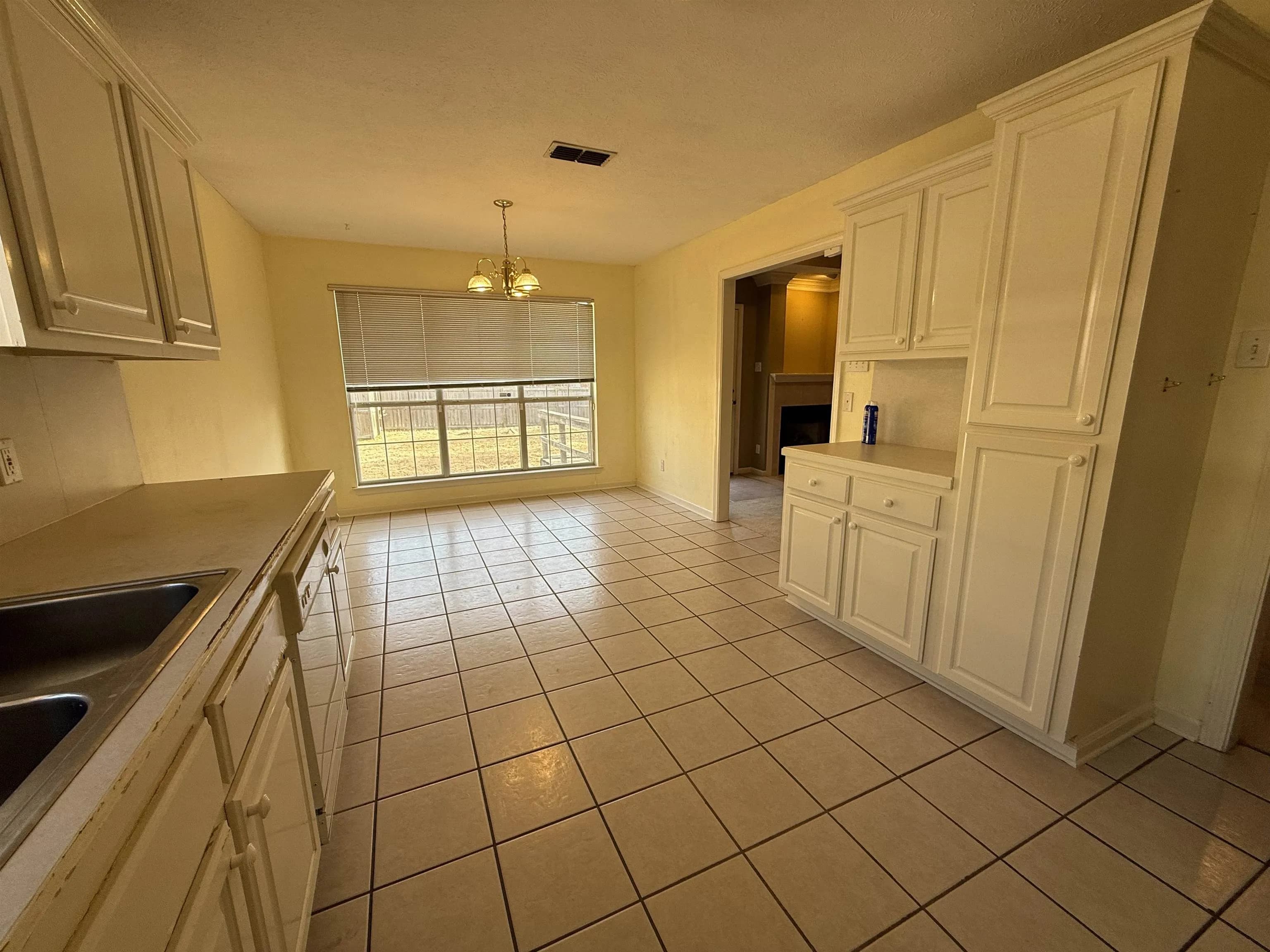 Property at 910  Crosspoint - Image 8