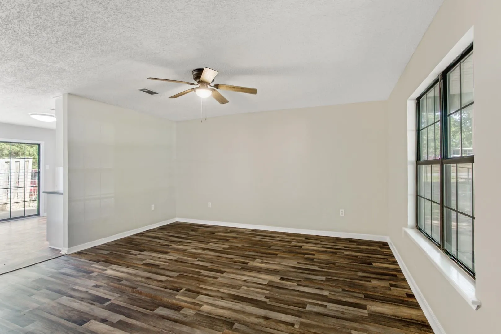 Property at 1319  Collier - Image 7