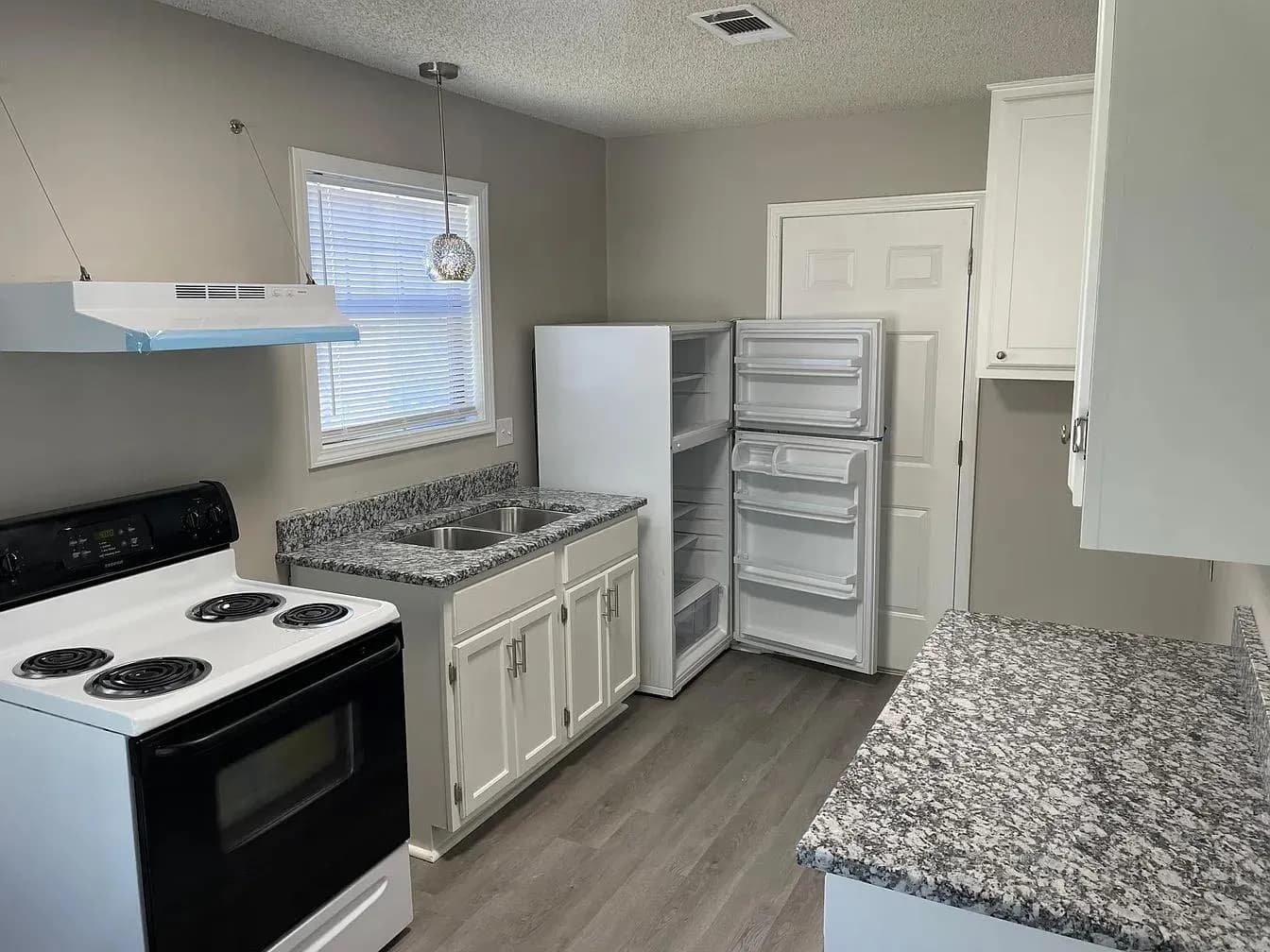 Property at 1319  Collier - Image 39
