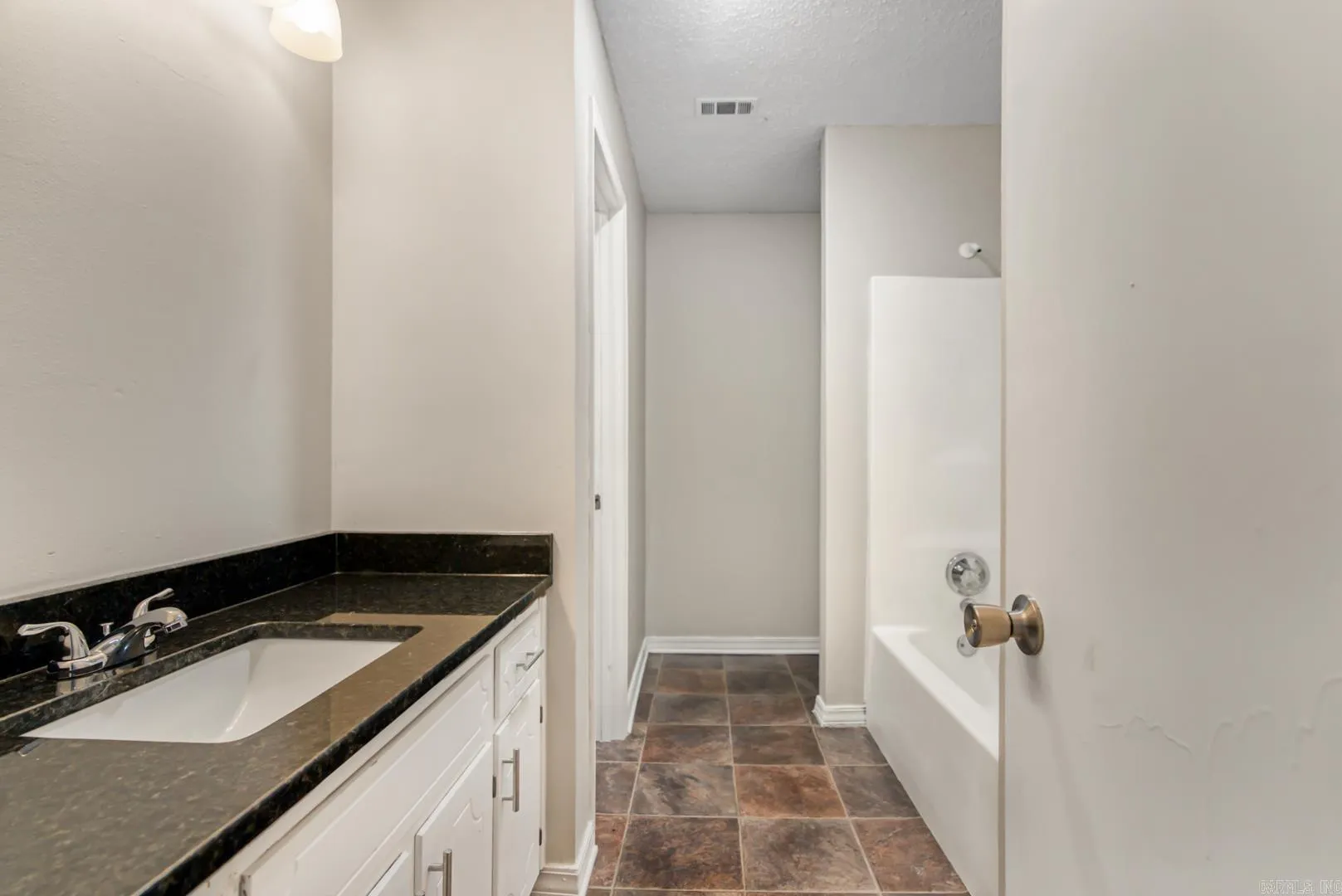 Property at 1319  Collier - Image 21