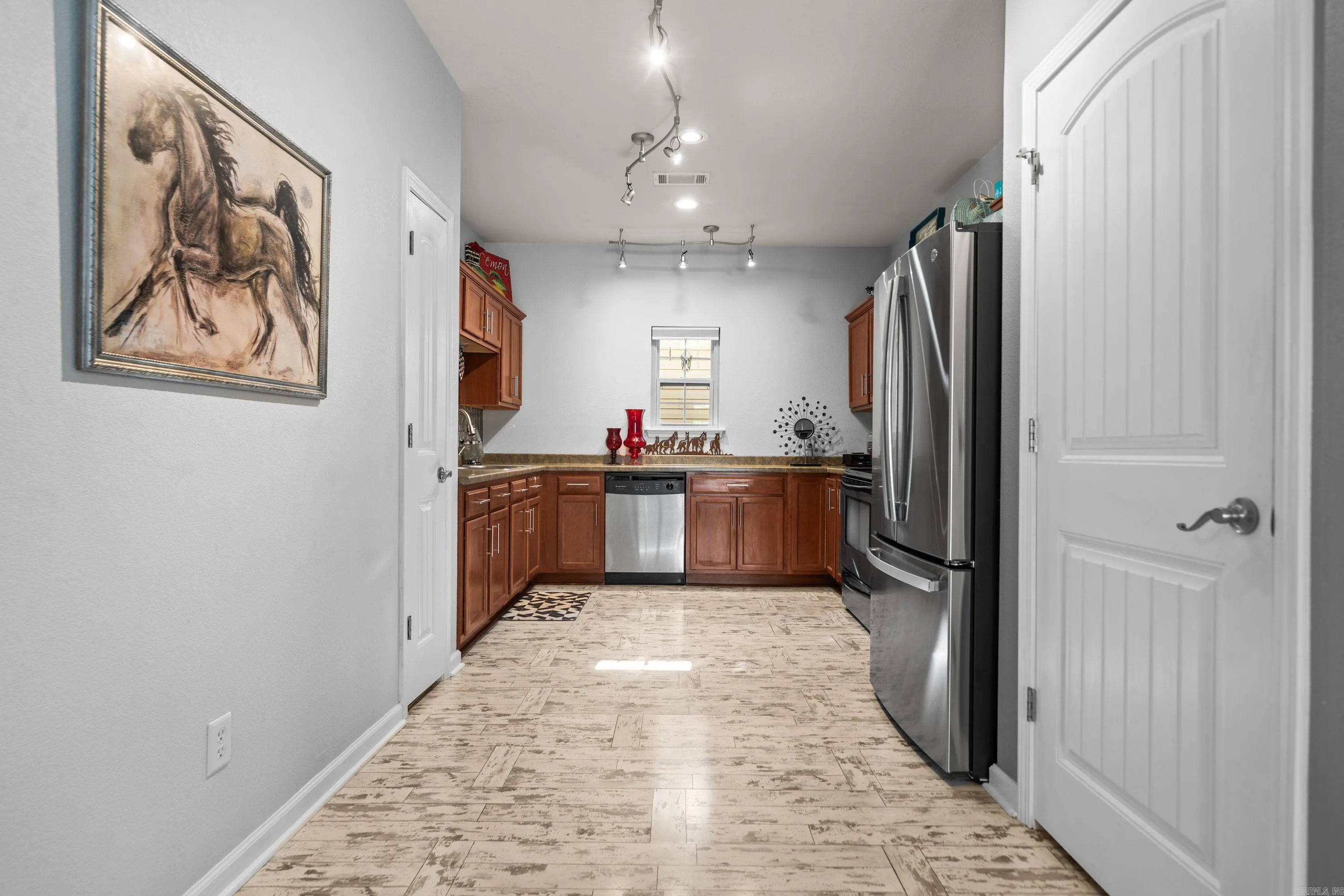 Property at 109  Lily - Image 7