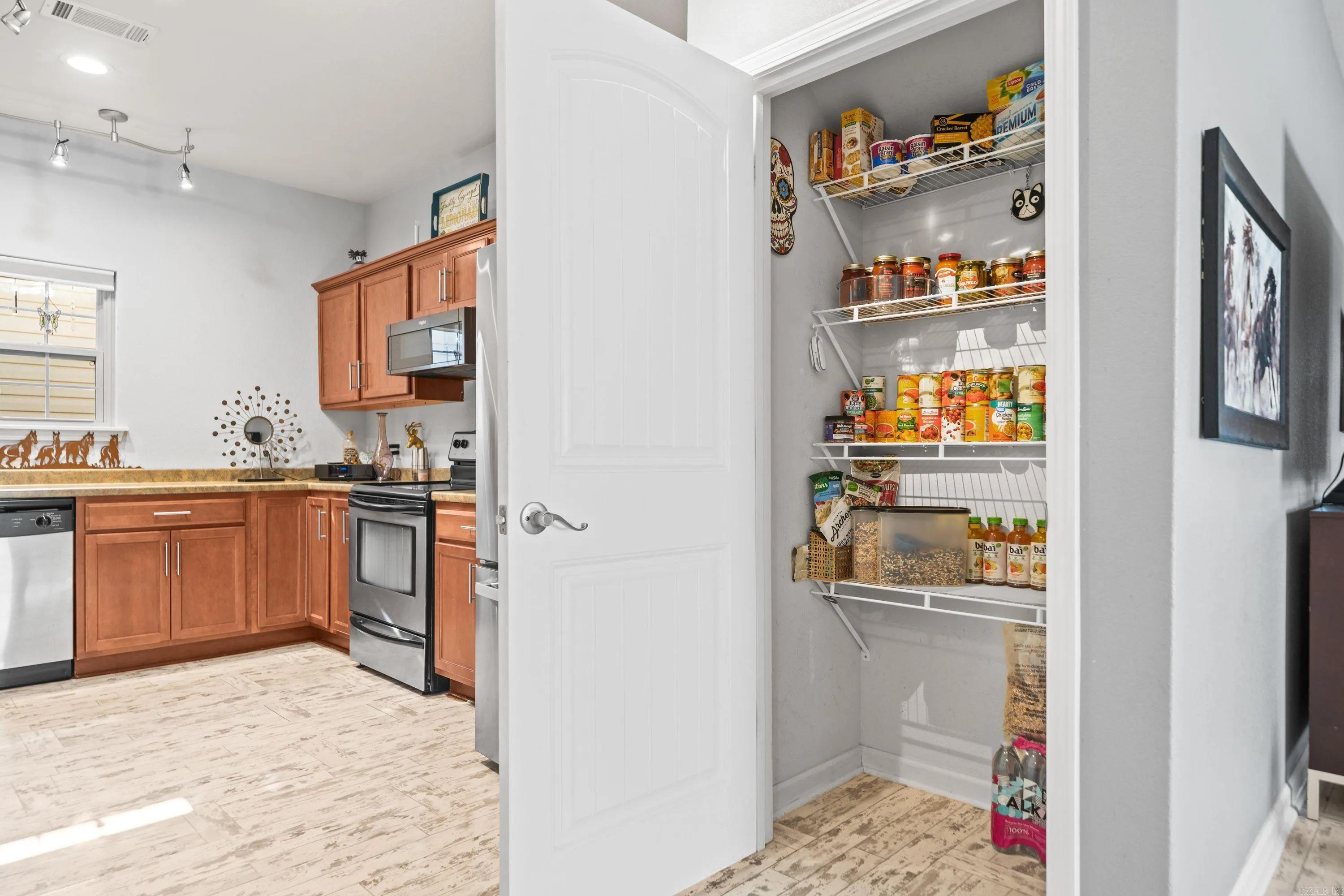 Property at 109  Lily - Image 12