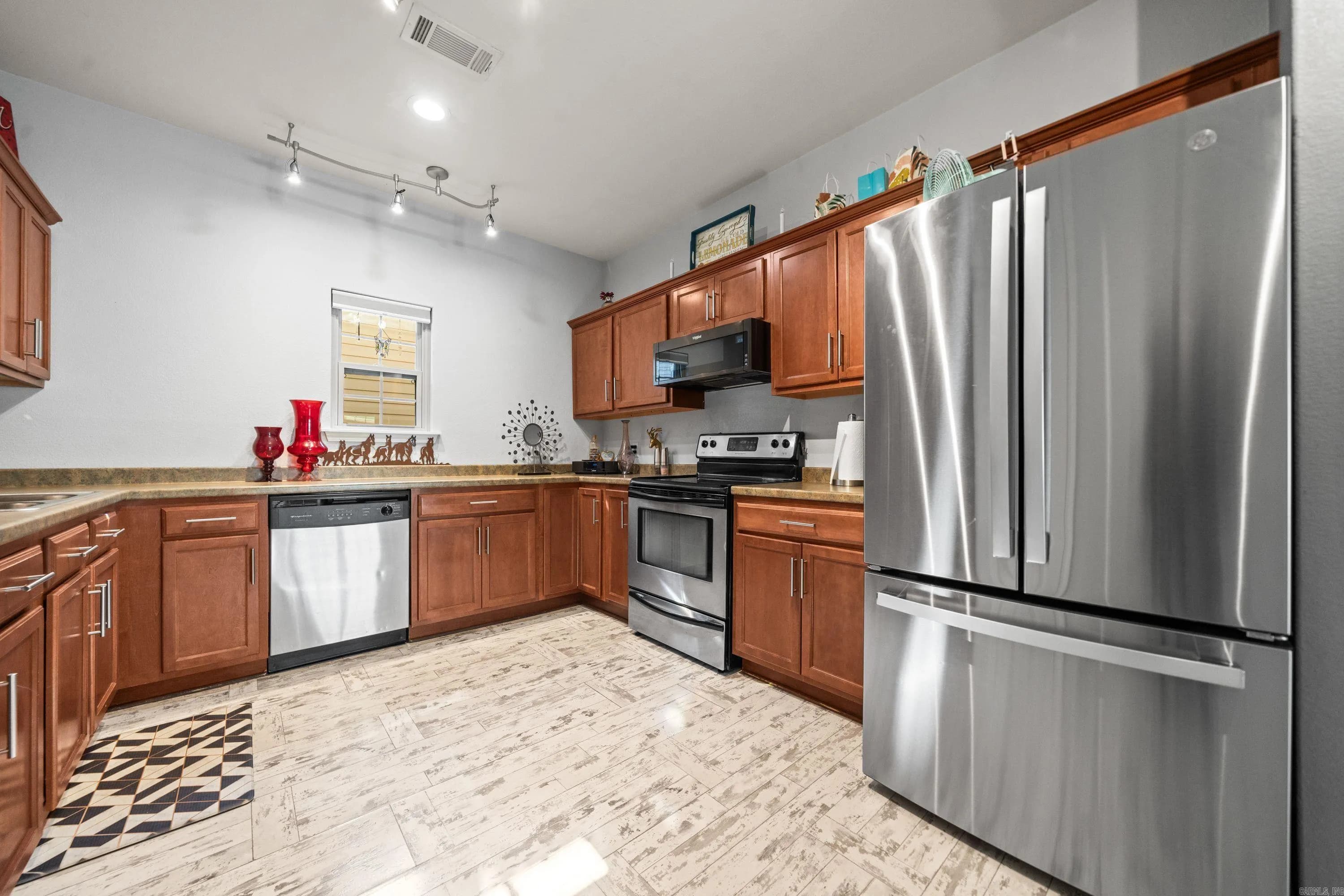 Property at 109  Lily - Image 10