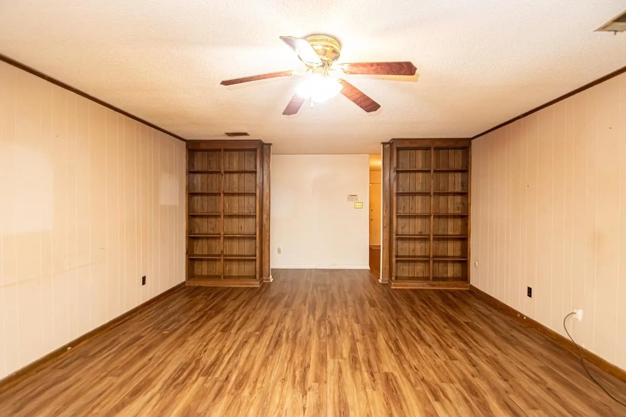 Property at 10  Apple tree - Image 4