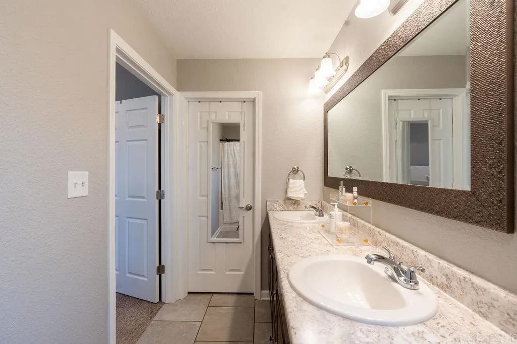 Property at 2608  Ridgewood - Image 17