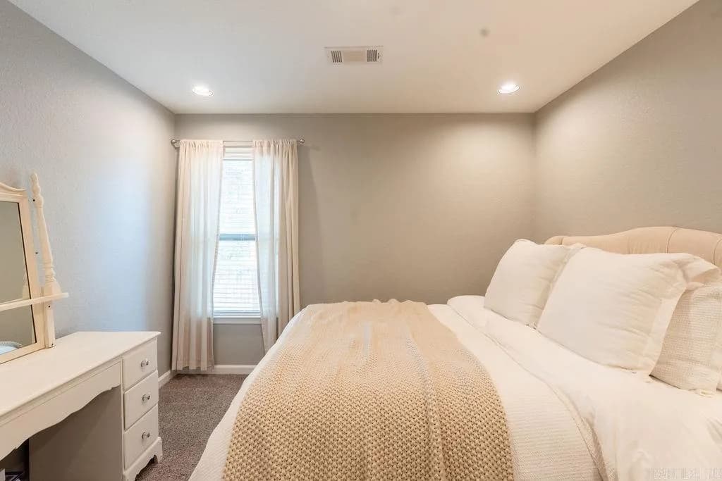 Property at 2608  Ridgewood - Image 31
