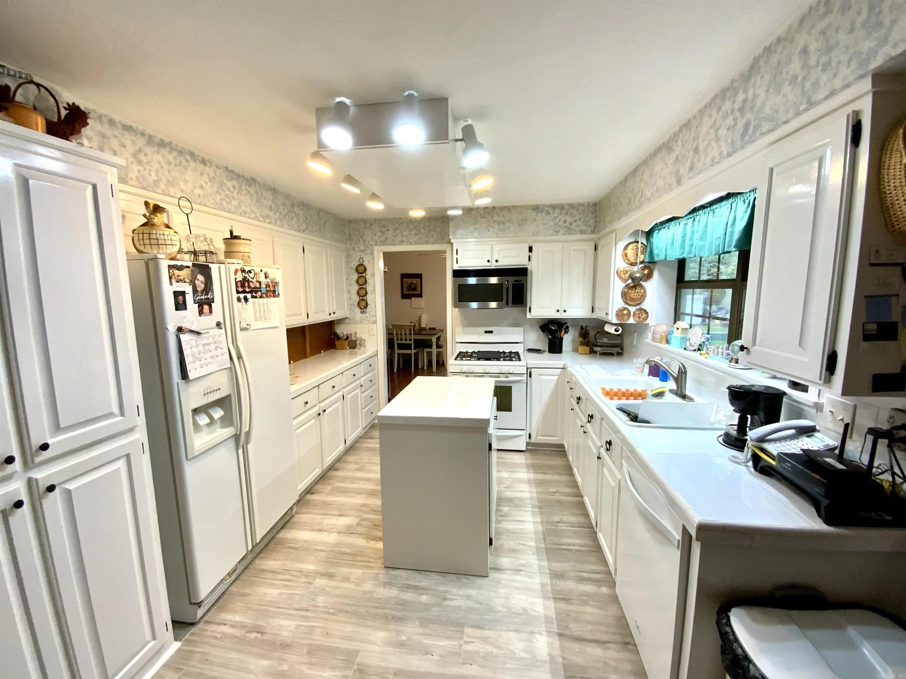 Property at 75  Natures trail - Image 6