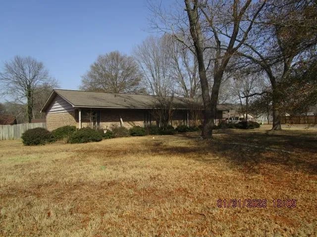 Property at 10  White oak