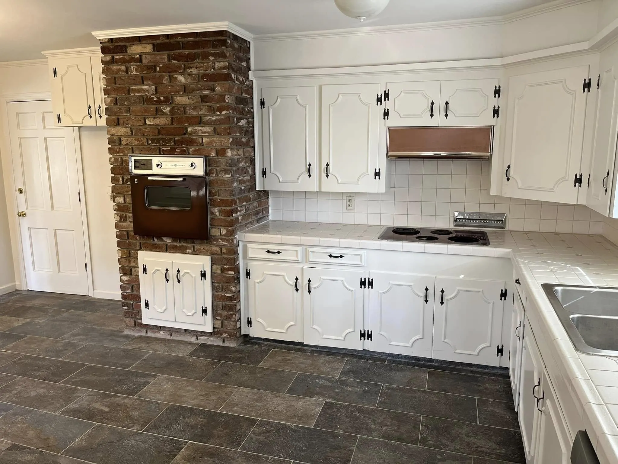 Property at 902  Shamrock - Image 11