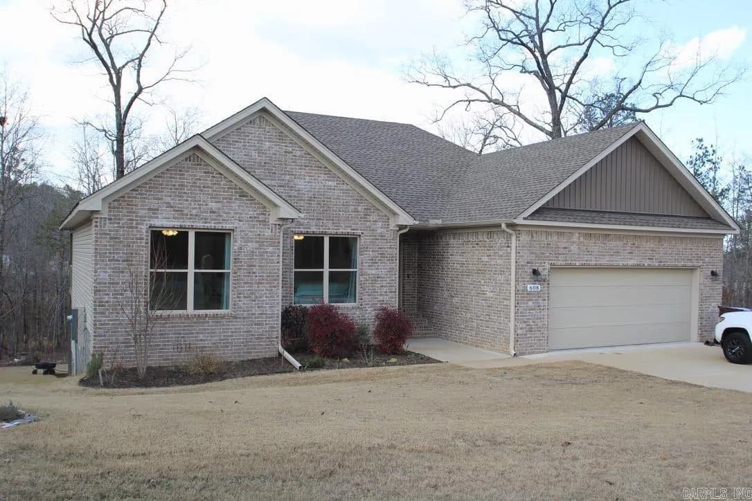 Property at 608  Lucy ln - Image 1