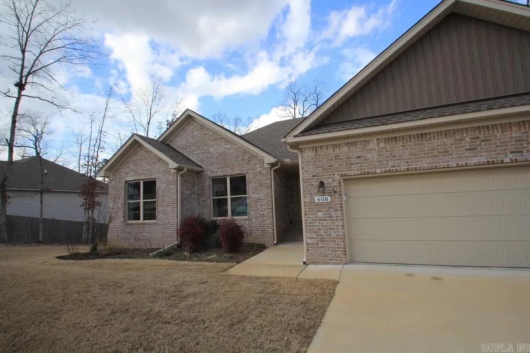 Property at 608  Lucy ln - Image 5