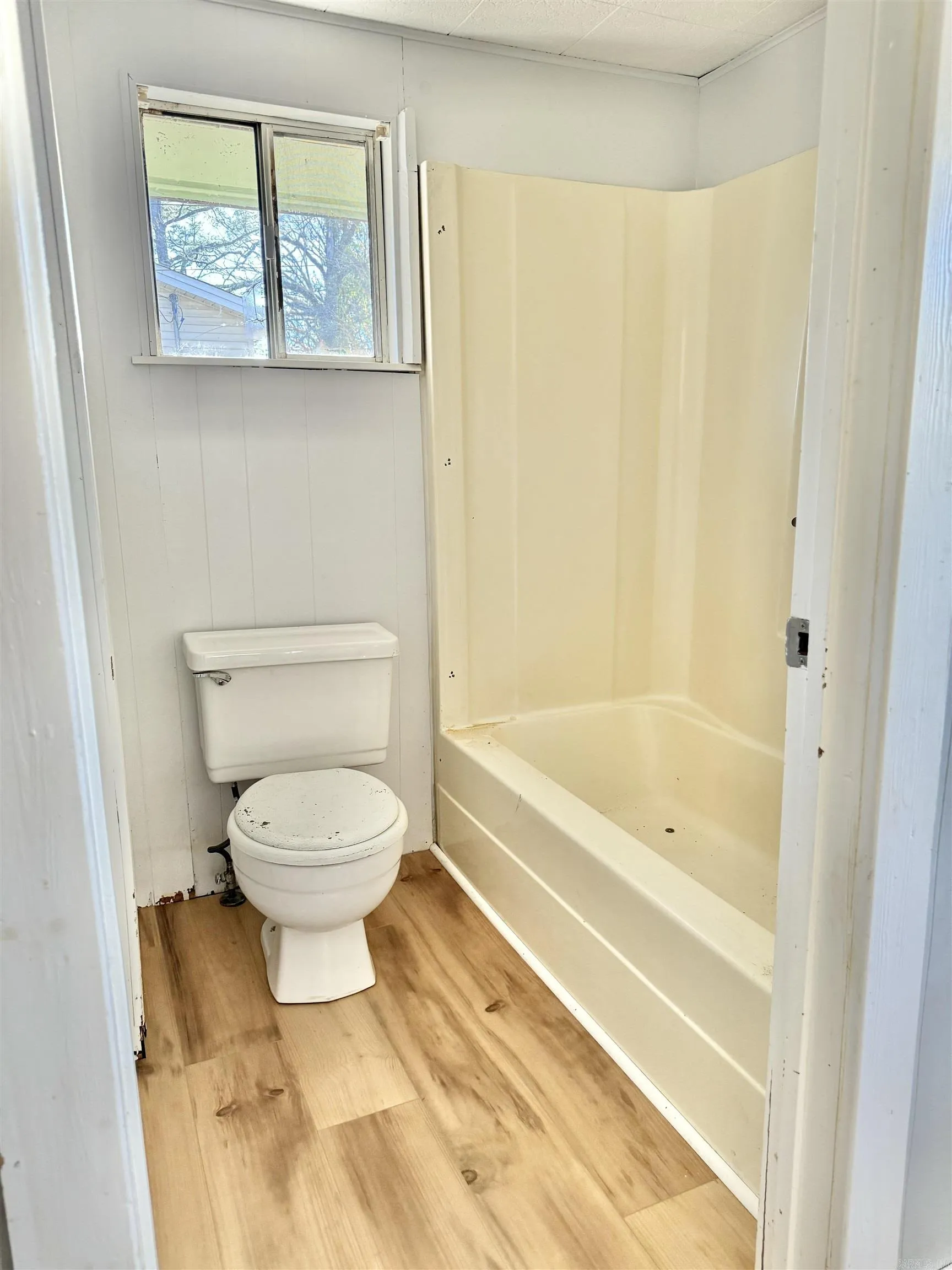 Property at 215  Taylor - Image 12